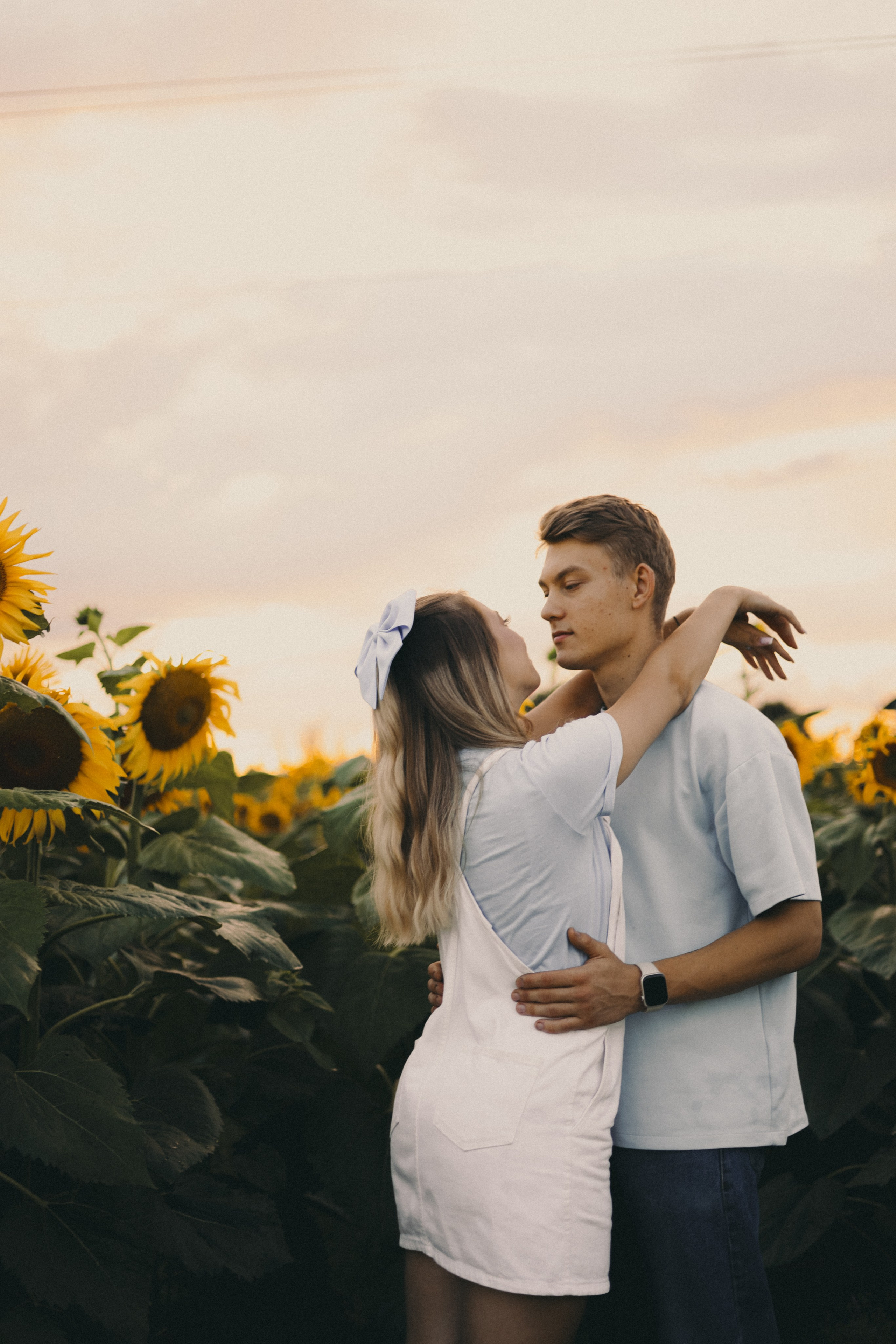 Михаил и Валерия | Подсолнухи. Фотограф Мария Лаенко