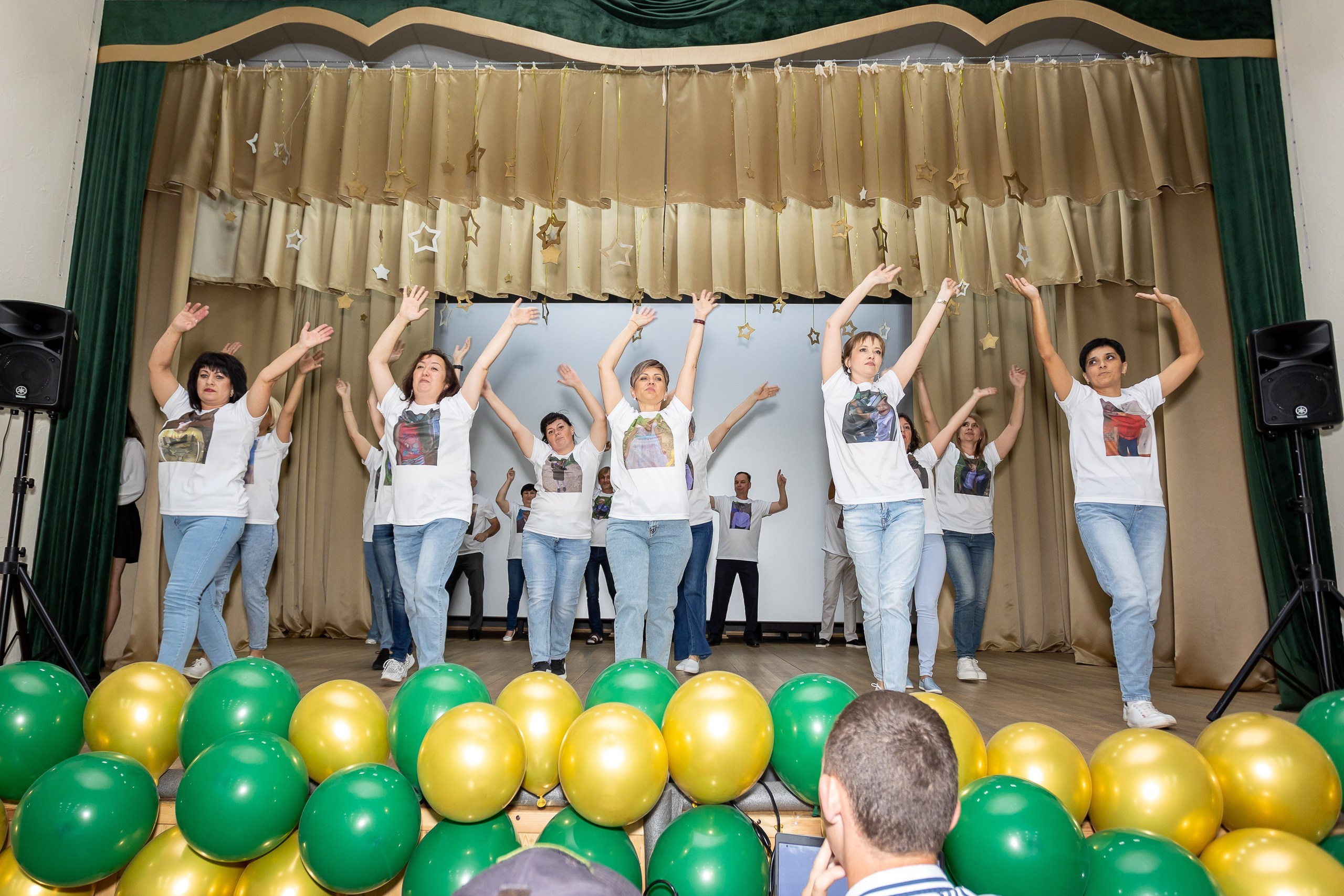 Вручение аттестата и выпускной вечер. Выпускные альбомы Майкоп, Краснодар Елена Золотарева