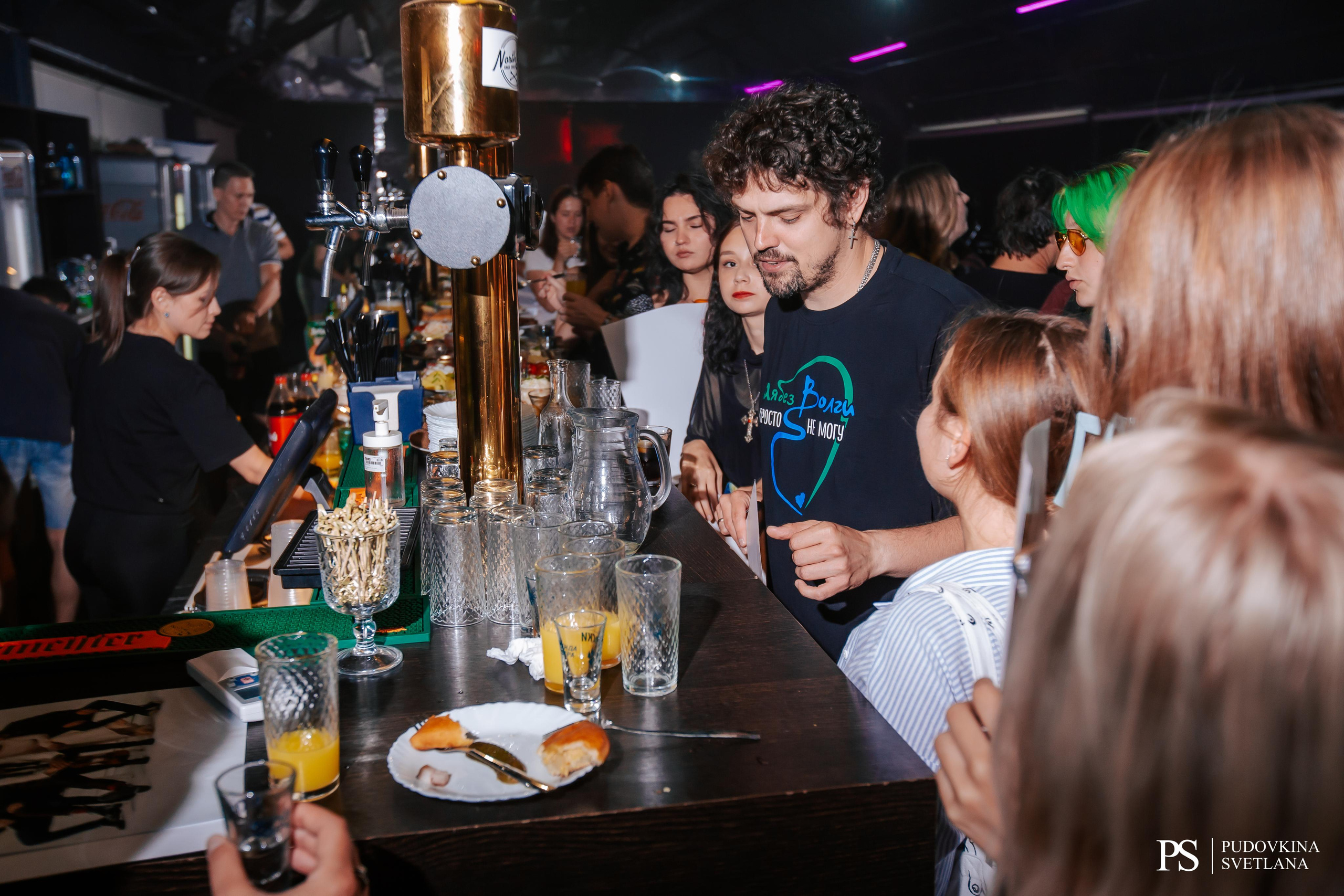 The Hatters. Застолье. Фотограф Тольятти Светлана Пудовкина