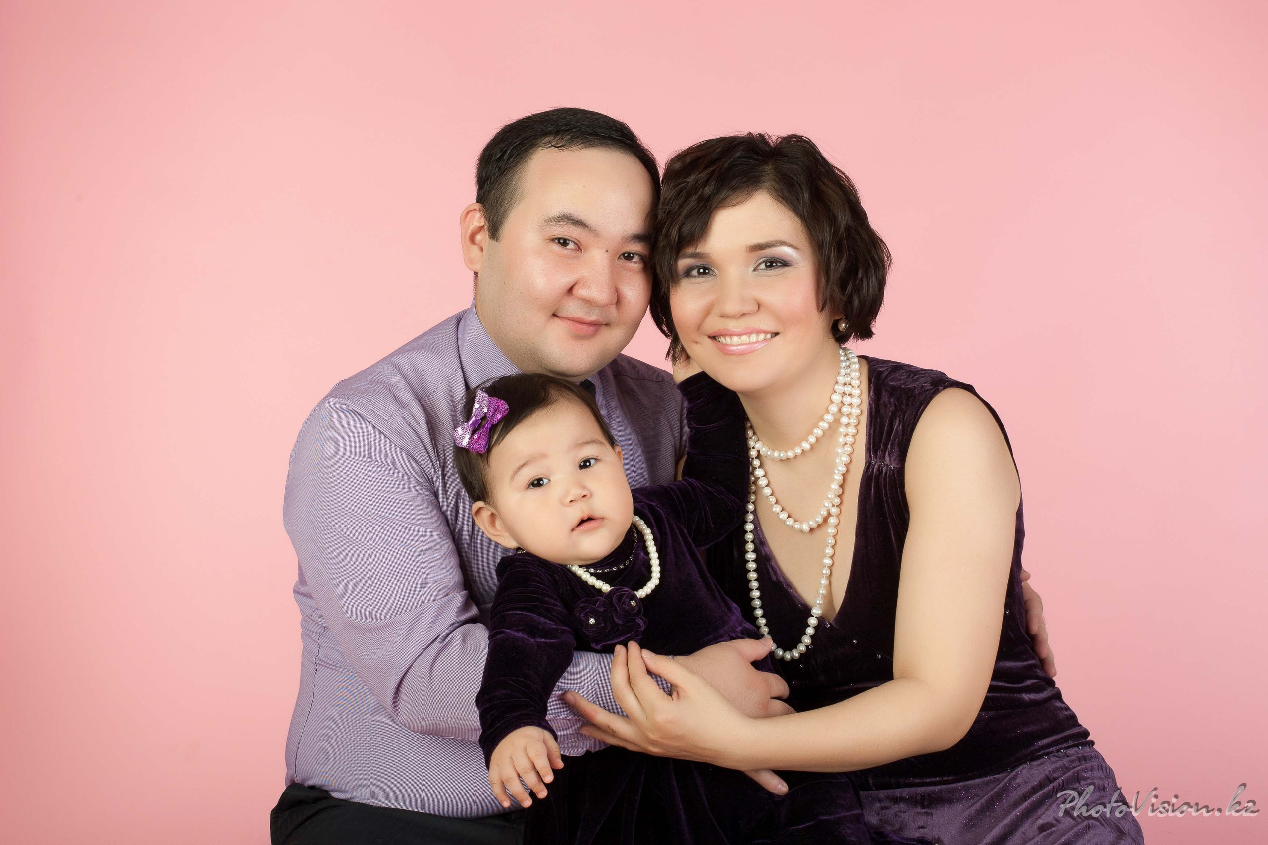 Фотосессия семейная. Фотостудия Алматы. Семейная и детская фотостудия Family studio.Фотограф Алматы
