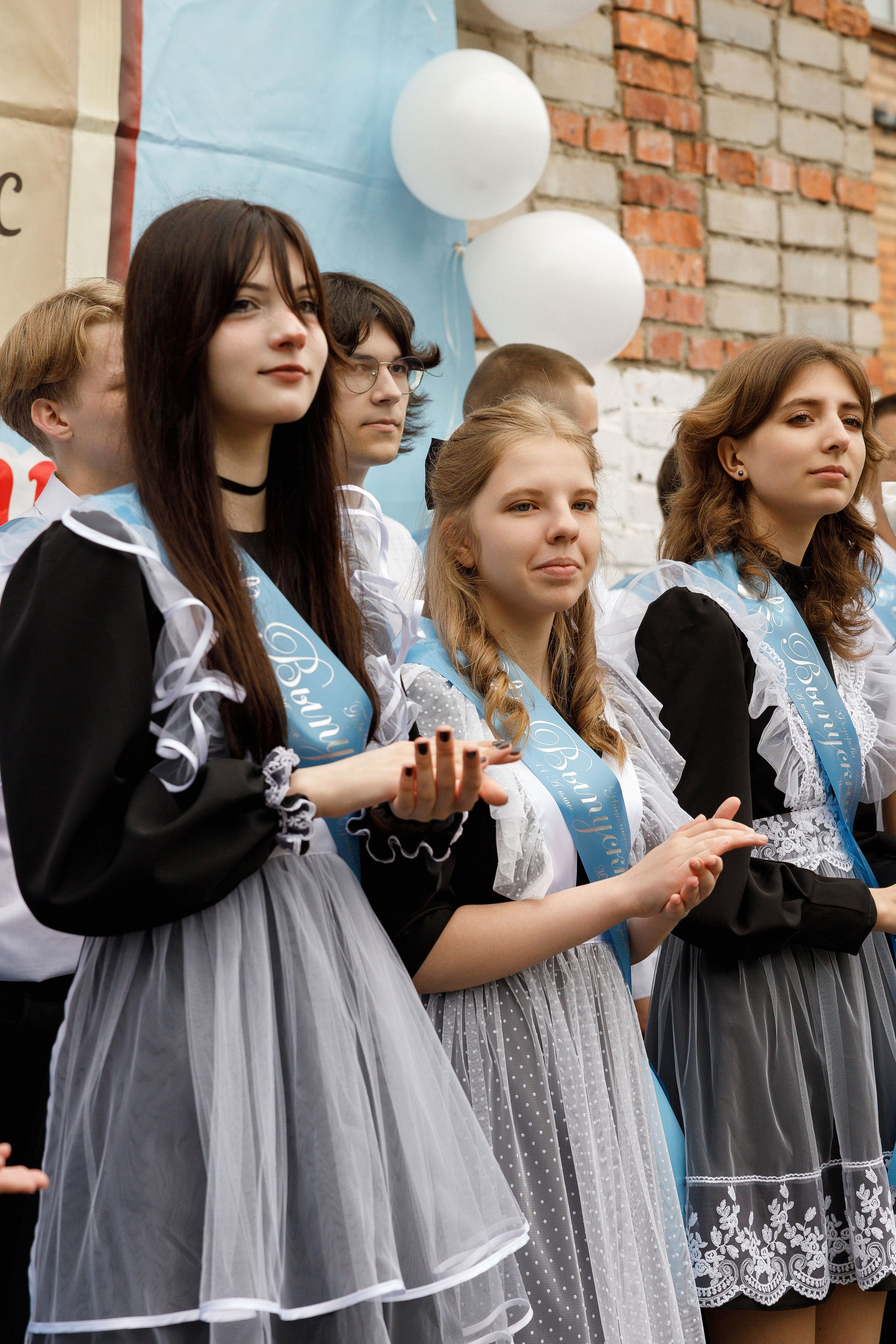 Последний звонок Гимназия Артем. Photoalbum-vl.ru