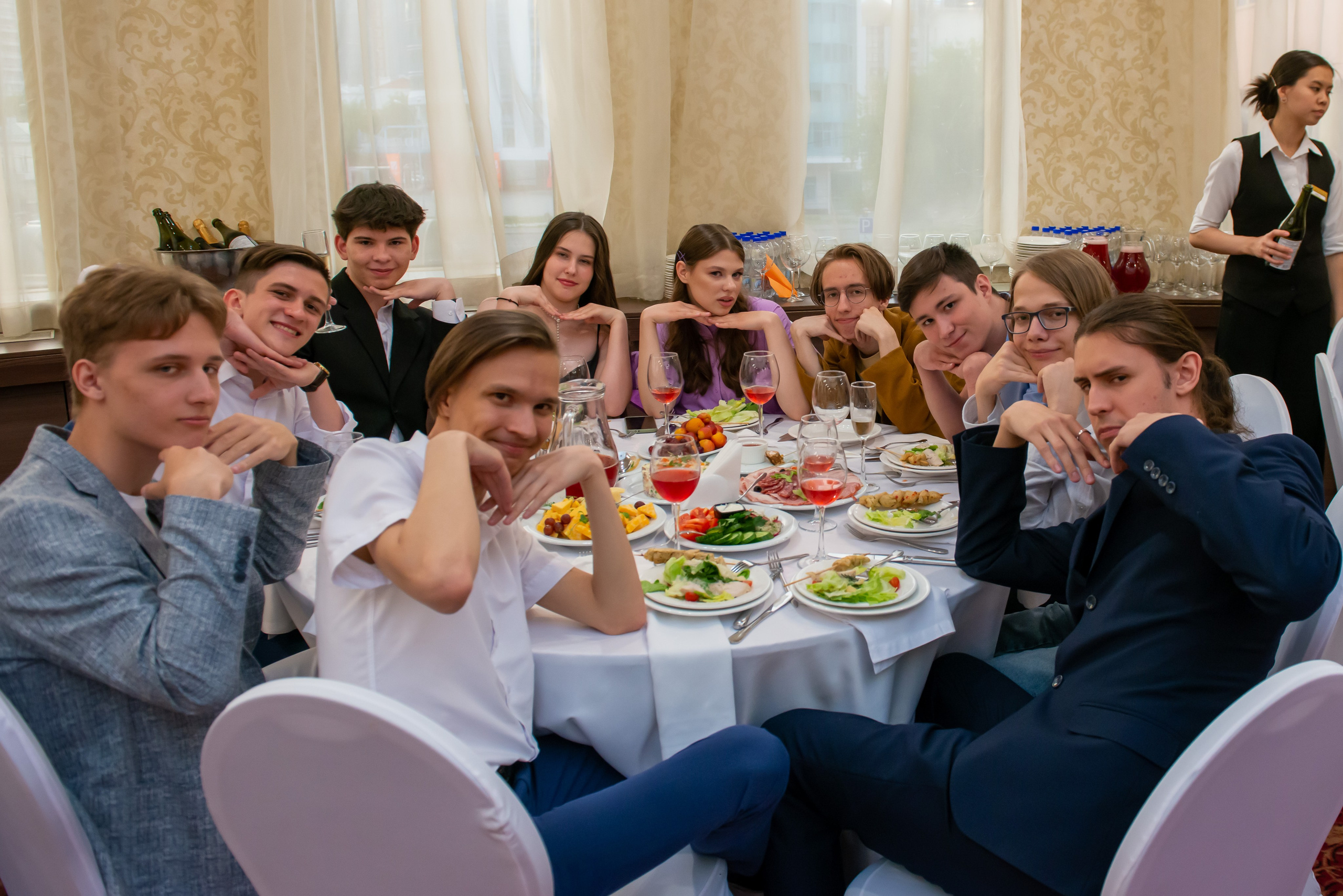 Выпускной вечер в гимназии № 37, ресторан La Ronde