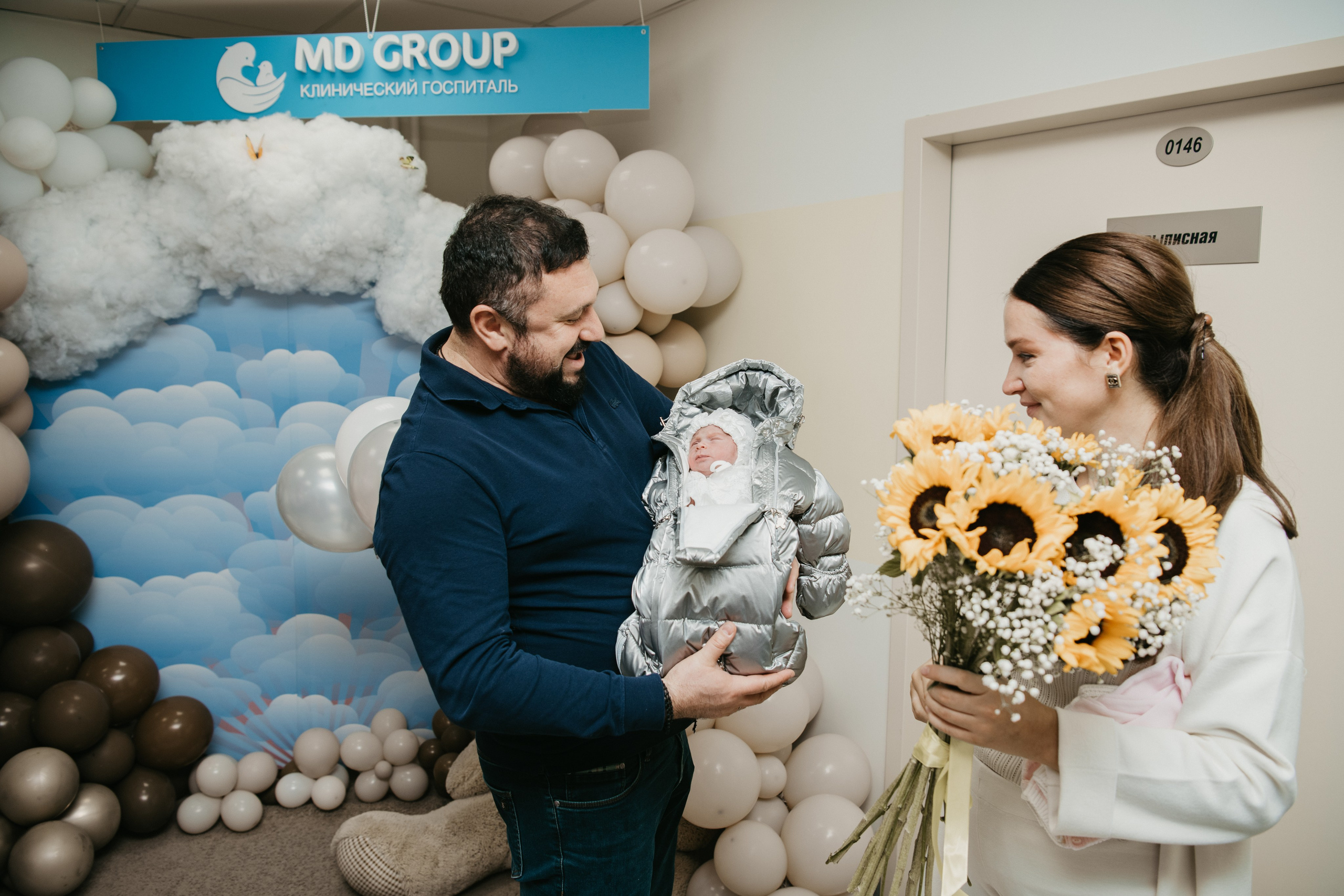 Выписка Сарочки. Мать и дитя на Севастопольском. Фотограф на выписку из роддома в Москве и МО