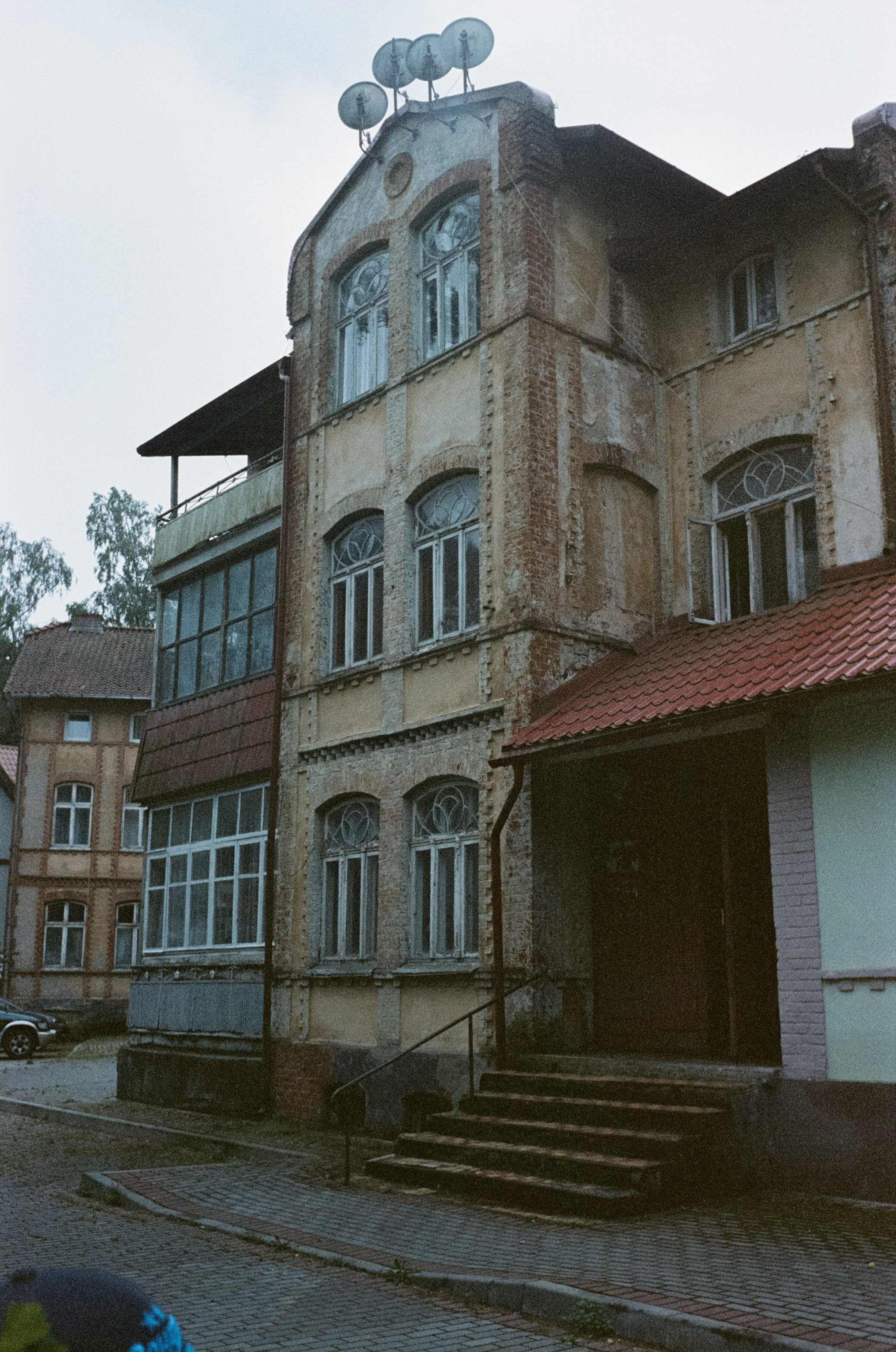 11 июля Светлогорск улочки / Minox 35 GT (2) / Kodak Portra 400 VC @ISO 100