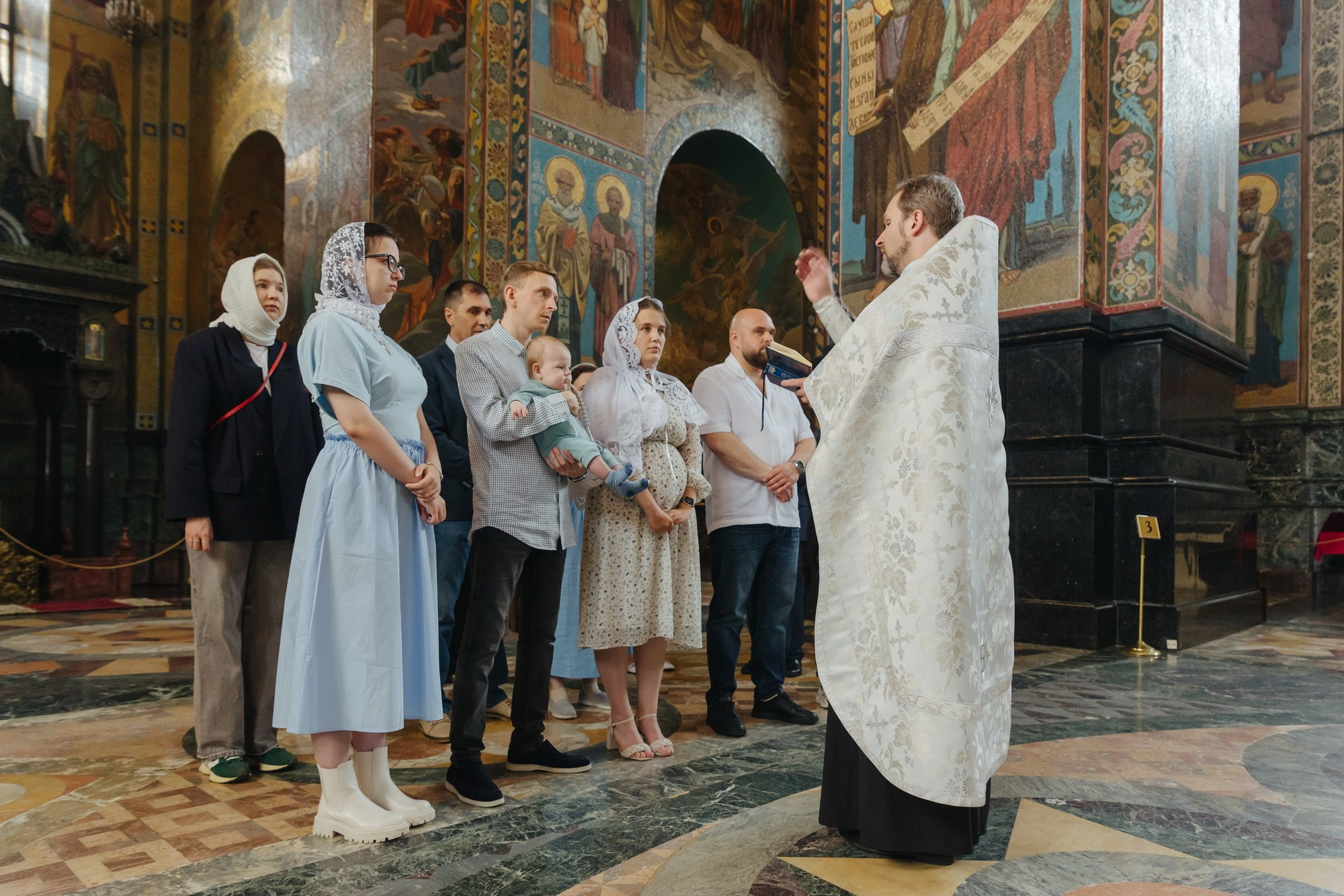 Индивидуальное крещение в Храме Воскресения Христова Спас на Крови. где красиво крестить в Питере, сколько стоит крещение в СПб, топ храмов для крестин, как выбрать церковь для крещения