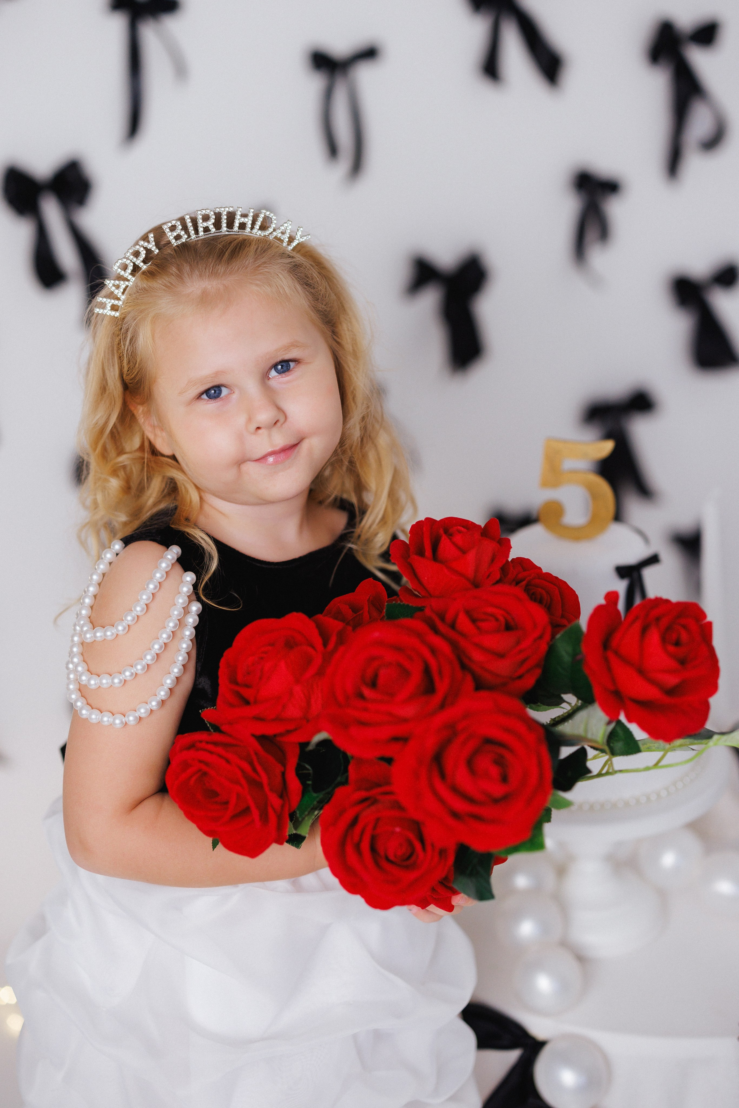 Детская фотосессия к Дню рождения для девочек, фотостудия «Антураж». Семейный и детский фотограф в Краснодаре Анна Трашкова