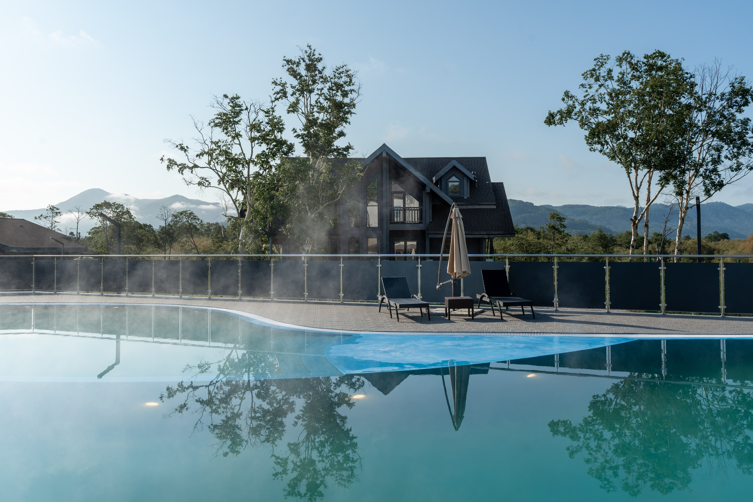 Экстерьер Kamchatka Chalet. Репортажный фотограф в Красной Поляне и Сочи Павлюченко Екатерина