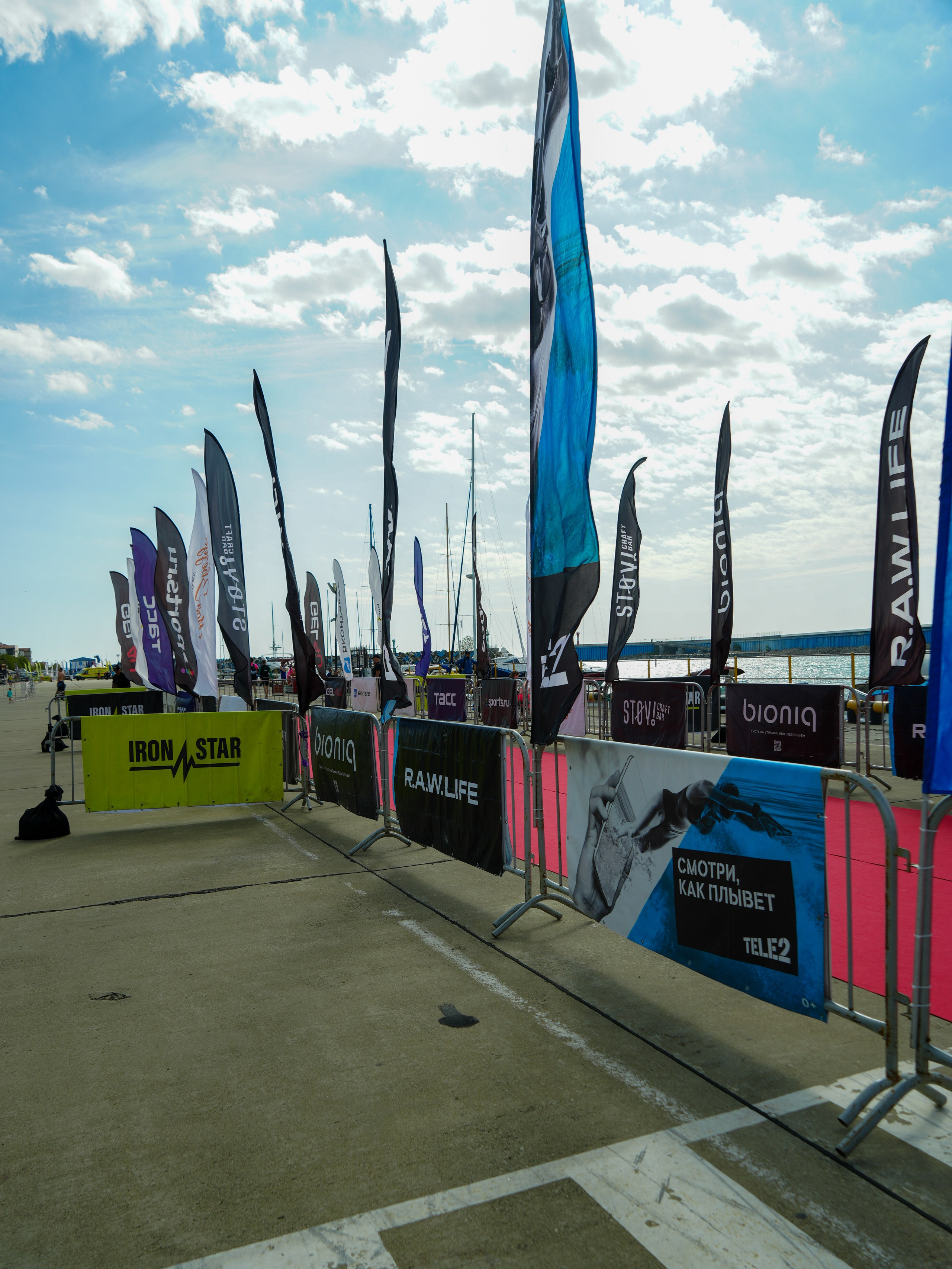 Фотоотчет партнерской интеграции для компании TELE2 на фестивале Ironstar. Репортажный фотограф в Красной Поляне и Сочи Павлюченко Екатерина