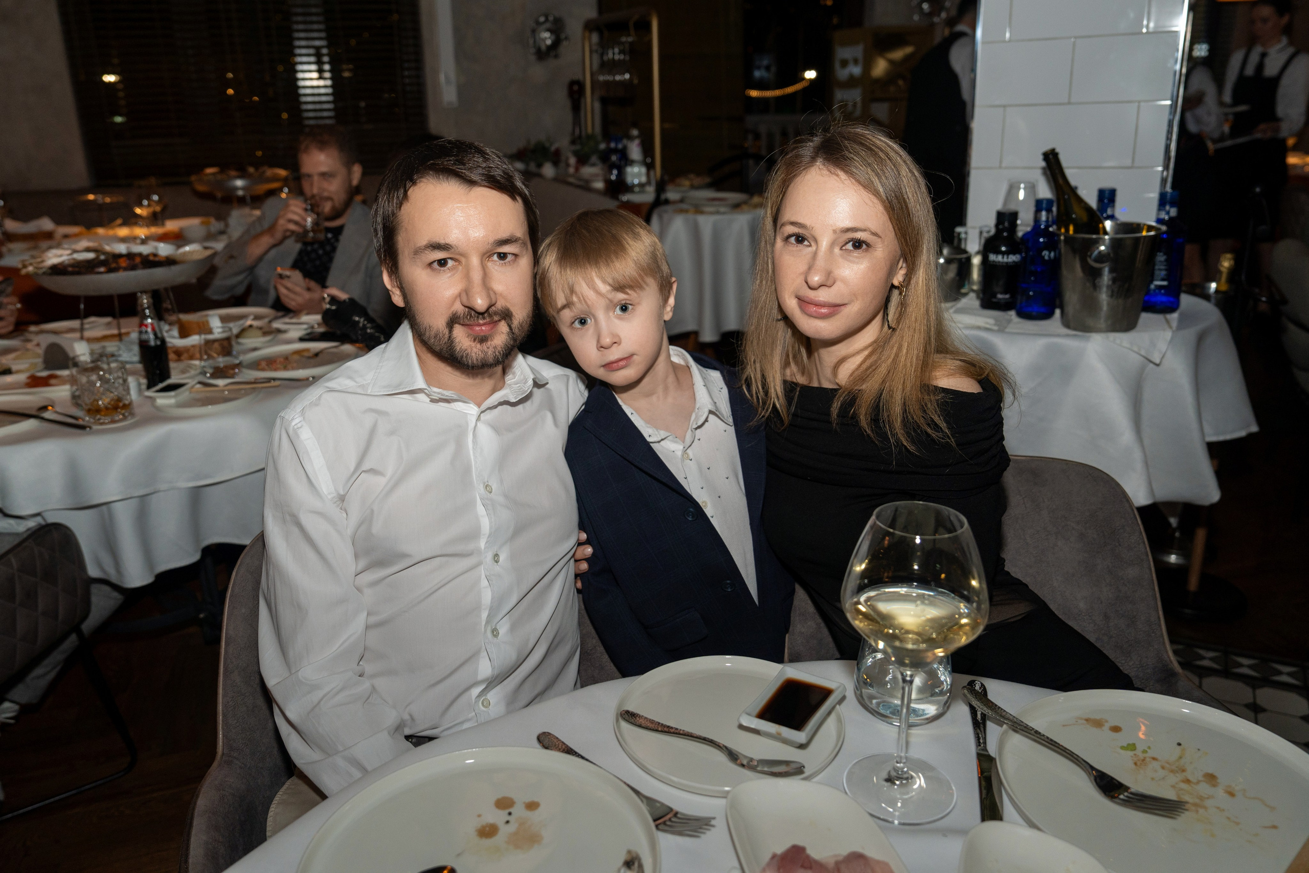 Новый год 2025 в ресторане Сахалин. Репортажный фотограф в Красной Поляне и Сочи Павлюченко Екатерина