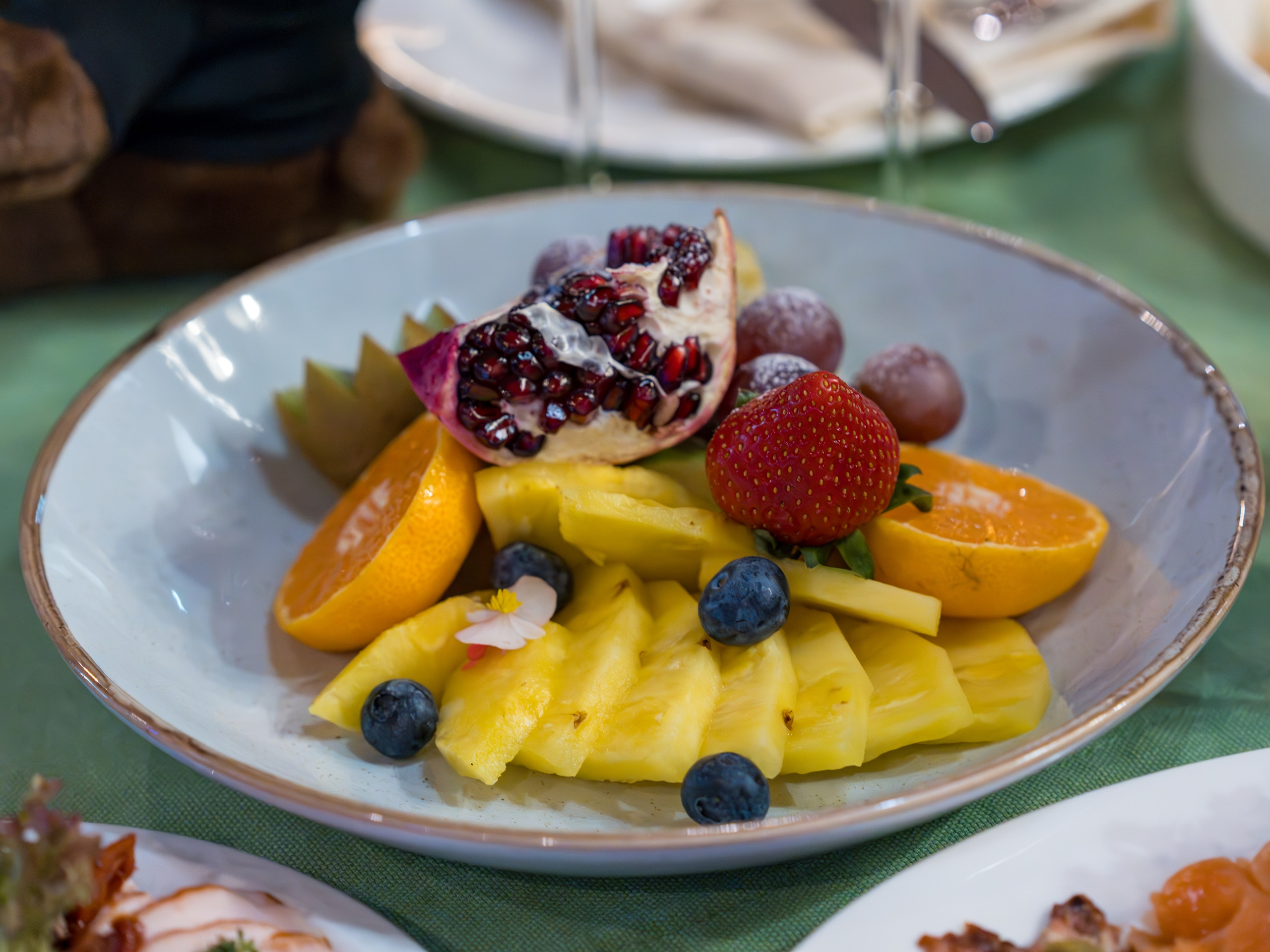 Новый год 2024 в ресторане Эрбелия. Репортажный фотограф в Красной Поляне и Сочи Павлюченко Екатерина