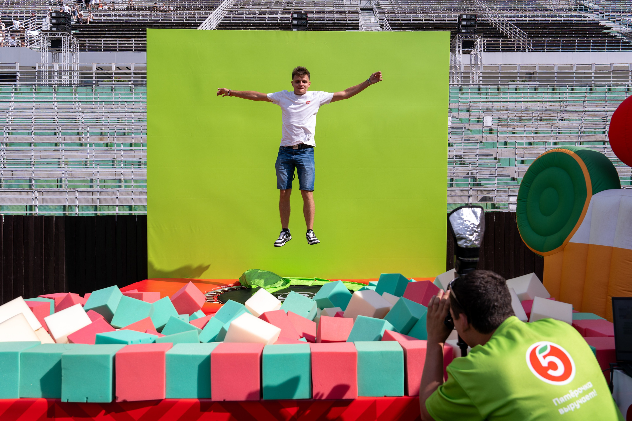 Фотоотчет партнеской интеграции для сети «Пятерочка» на фестивале «Grounded». Репортажный фотограф в Красной Поляне и Сочи Павлюченко Екатерина