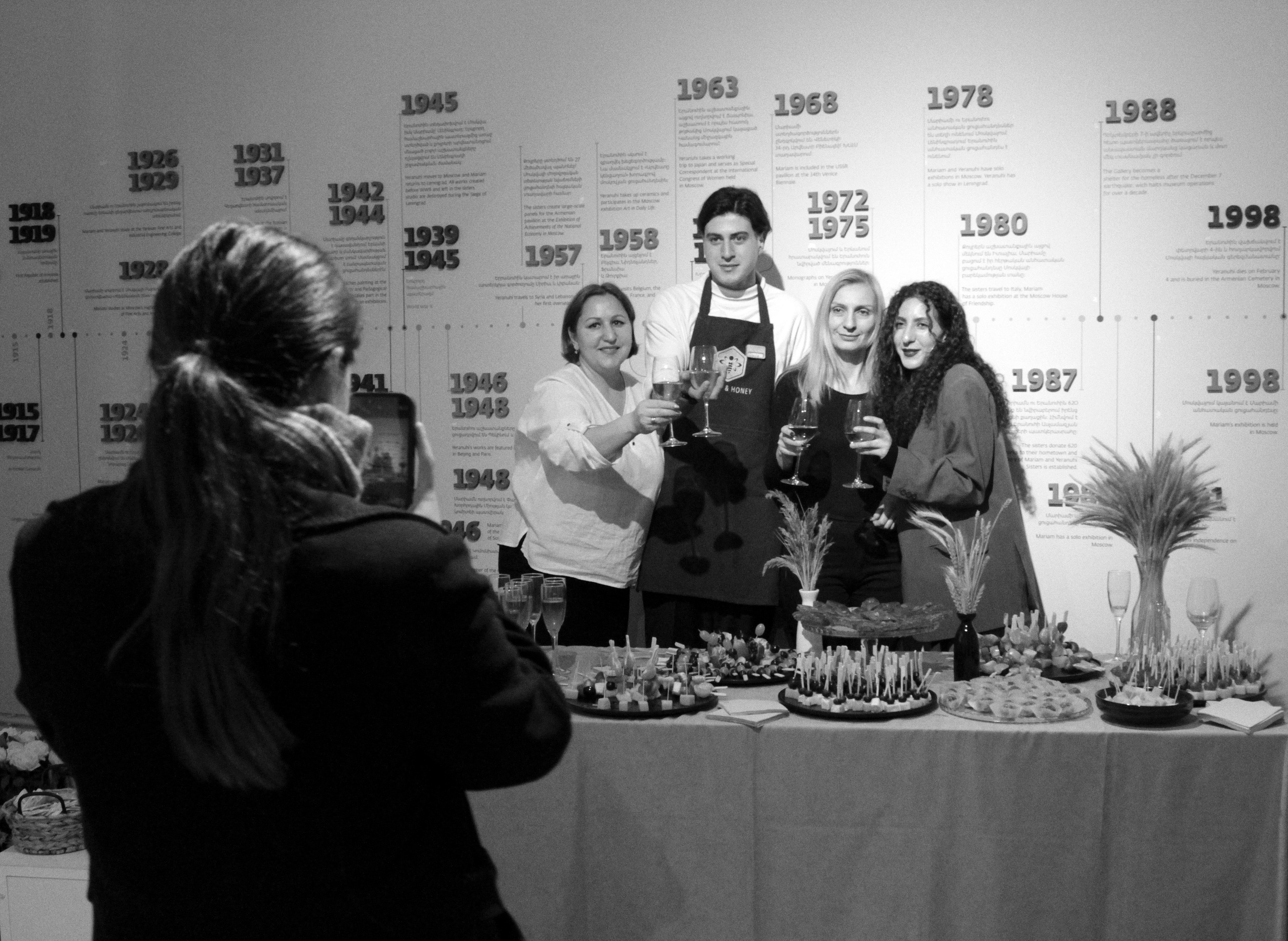 Выставка в г. Гюмри, Армения. Фоторепортаж  Д. Несмелова. Арт-фотограф Ксения Якутович