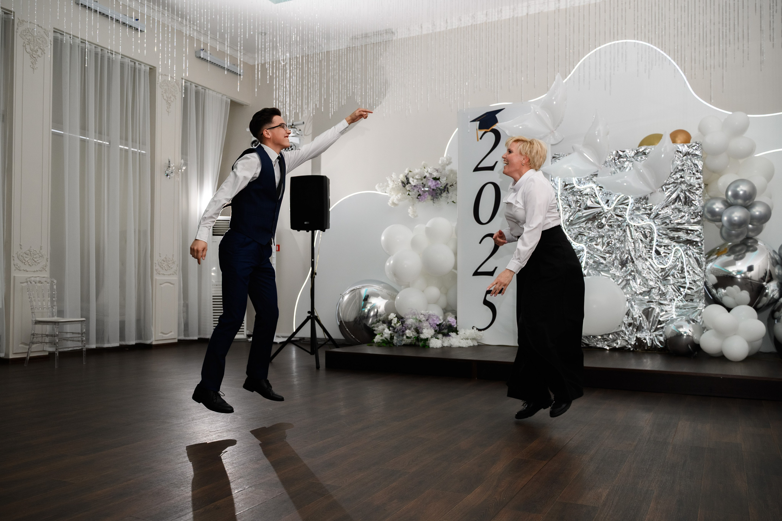 Фотограф на выпускной. Фотосъёмка для школьников и студентов в Санкт-Петербурге. Фотограф Алексей Лукин. Свадьба, мероприятие, корпоратив, юбилей, фотосессия, портрет. Фотосъёмка в Санкт-Петербурге. Ретушь фотографий