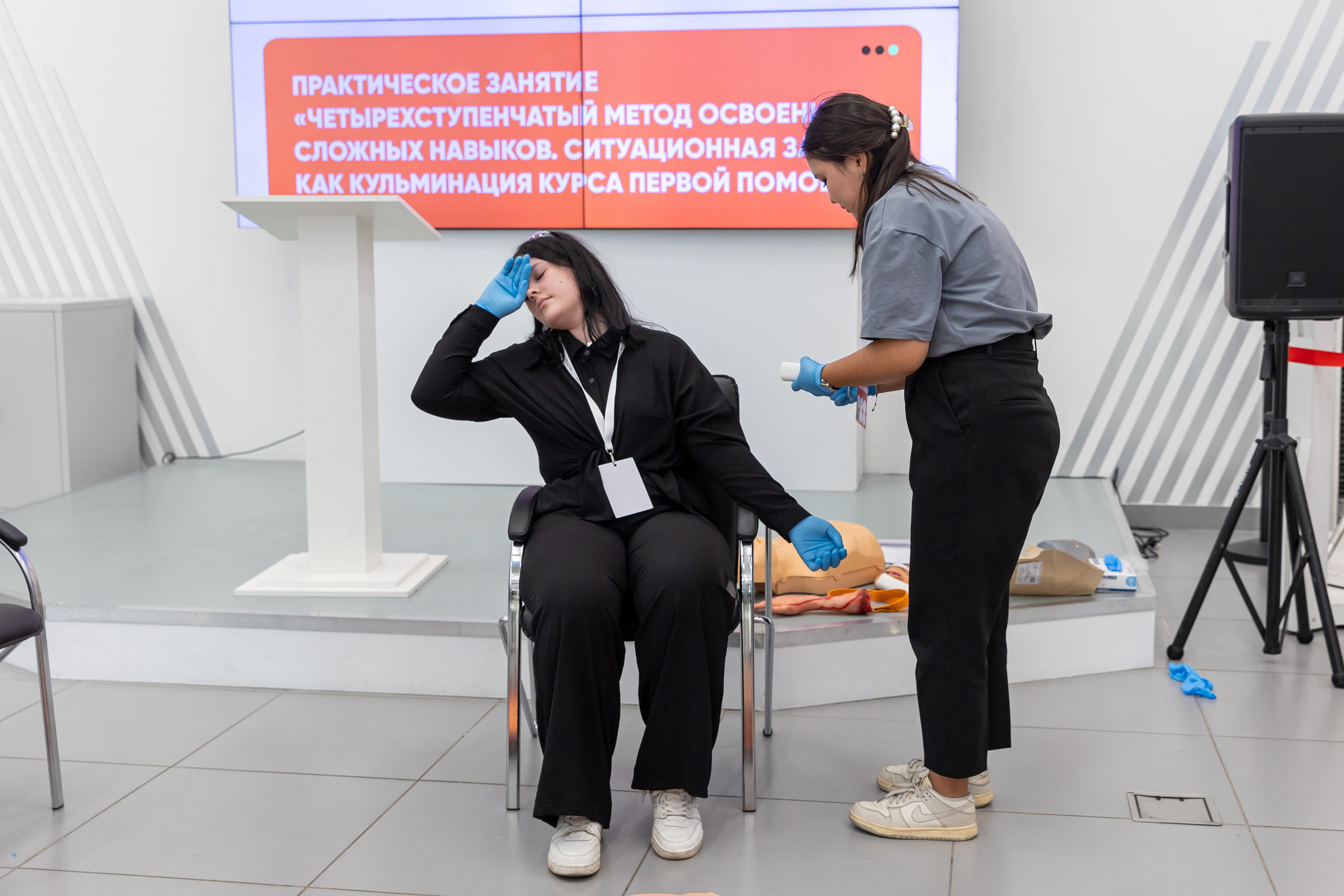 Конференция «Помоги первый». Фото и видео съемка Ваших мероприятий