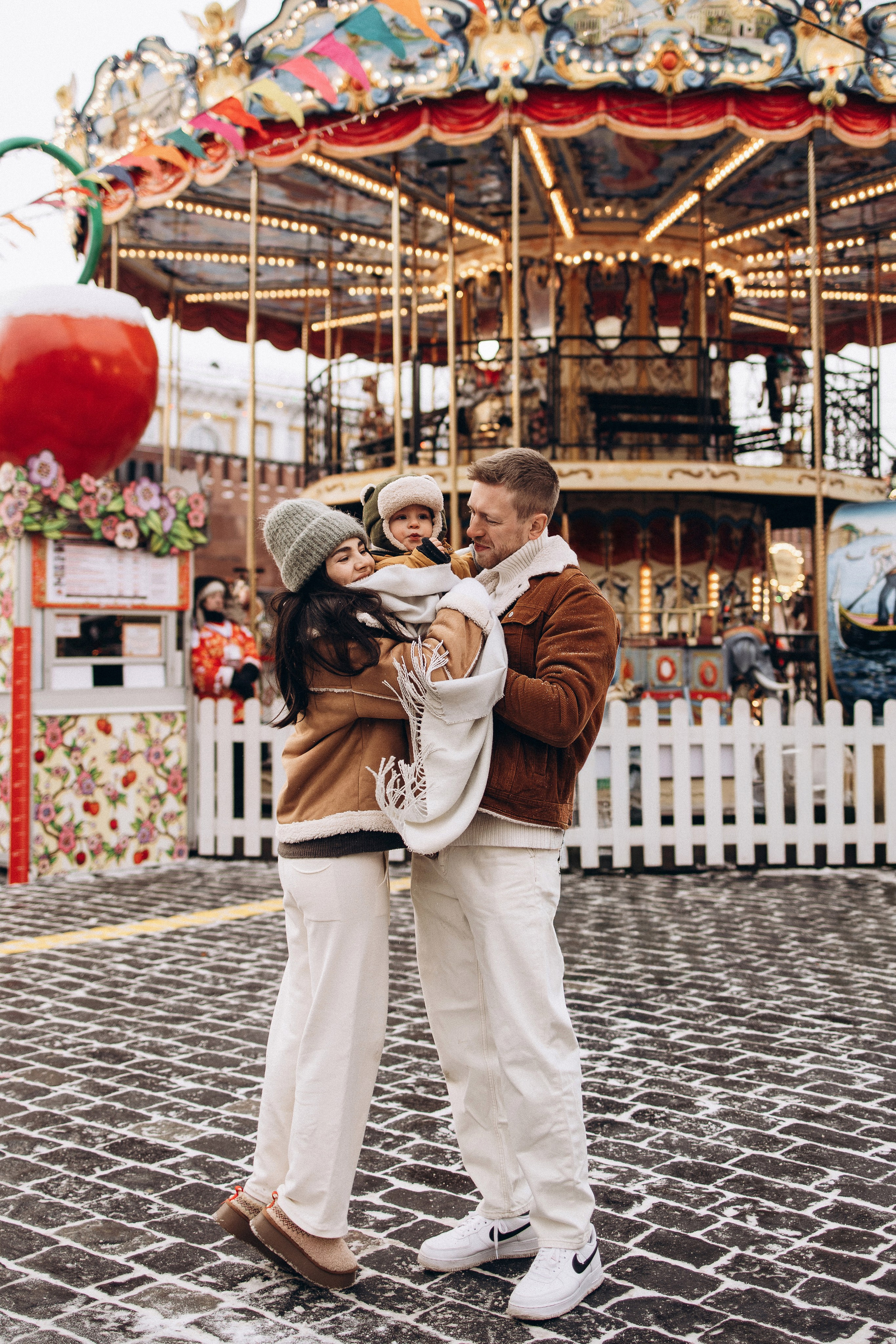 Марьям, Михаил и Лев на Рождественской ярмарке. Семейный фотограф в Москве Марина Петра