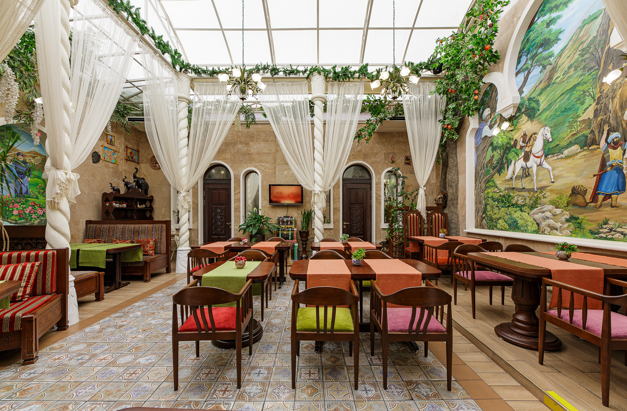 Renatphoto-Ночная фотосъёмка кафе, ресторана или отеля в Анапе. Профессиональная фотосъёмка интерьеров, предметная фотосессия еды для меню г. Анапа