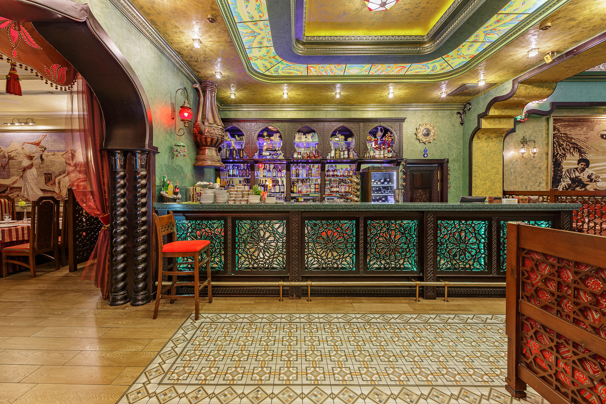 Renatphoto-Ночная фотосъёмка кафе, ресторана или отеля в Анапе. Профессиональная фотосъёмка интерьеров, предметная фотосессия еды для меню г. Анапа