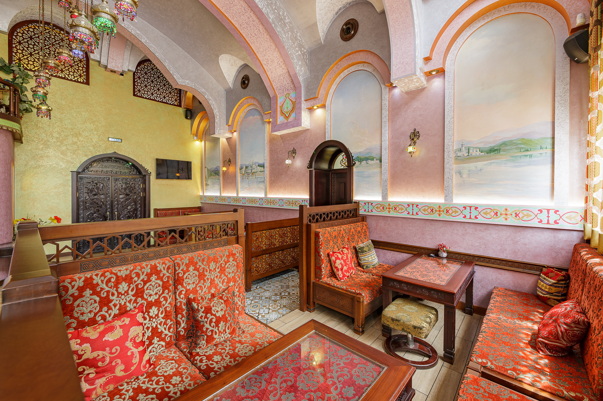 Renatphoto-Ночная фотосъёмка кафе, ресторана или отеля в Анапе. Профессиональная фотосъёмка интерьеров, предметная фотосессия еды для меню г. Анапа