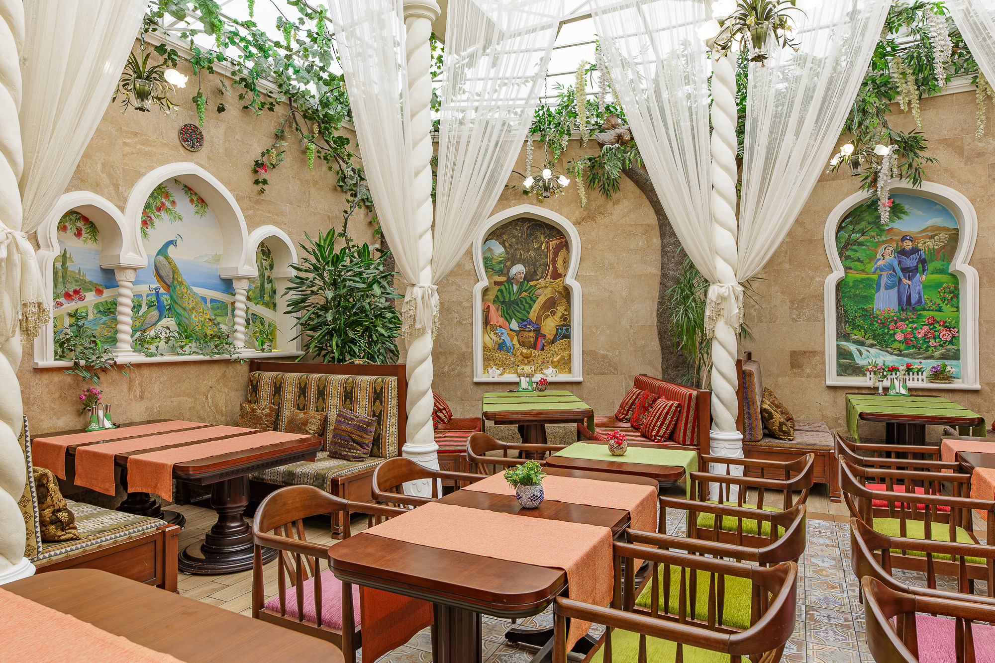 Renatphoto-Ночная фотосъёмка кафе, ресторана или отеля в Анапе. Профессиональная фотосъёмка интерьеров, предметная фотосессия еды для меню г. Анапа