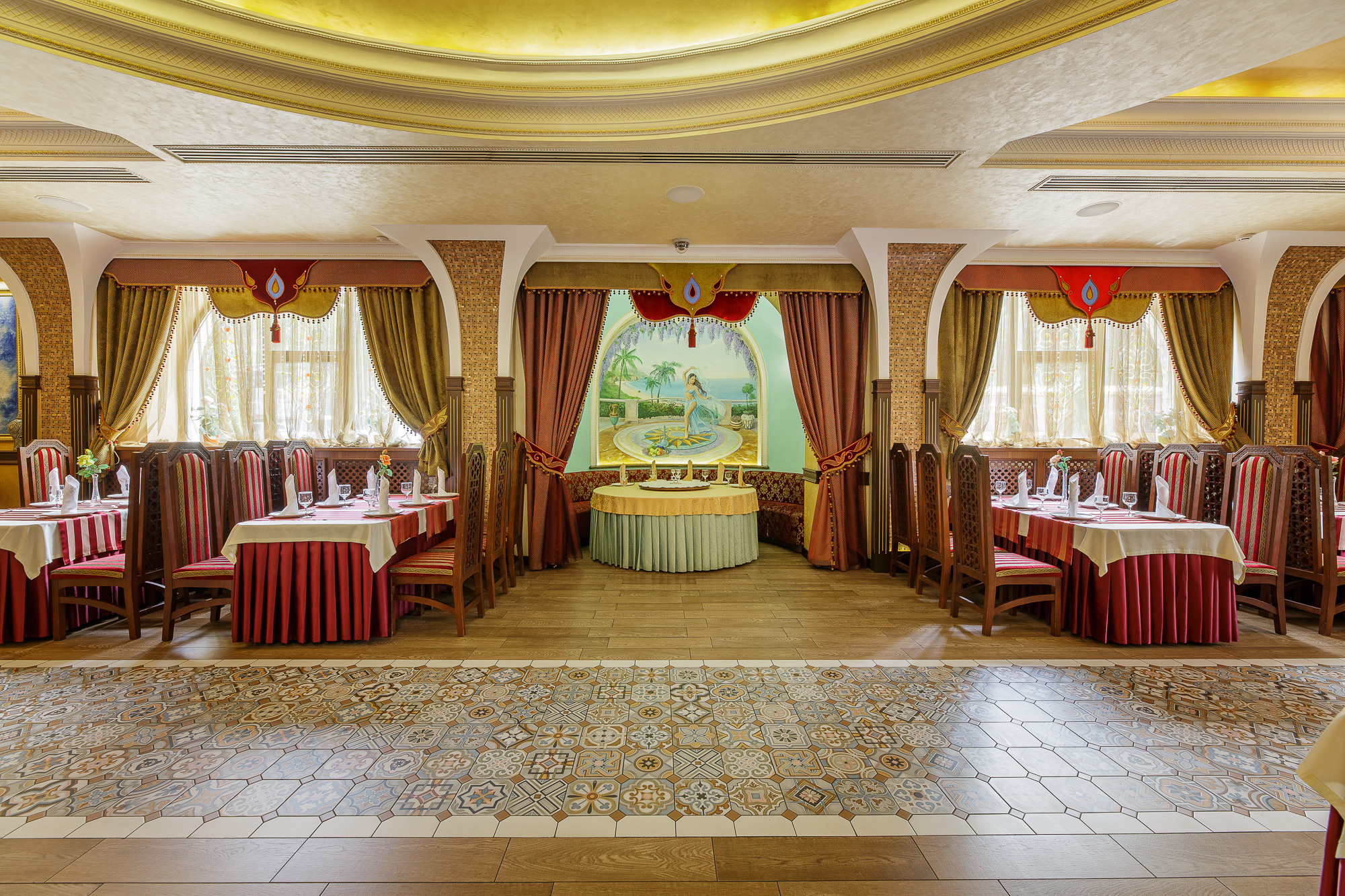 Renatphoto-Ночная фотосъёмка кафе, ресторана или отеля в Анапе. Профессиональная фотосъёмка интерьеров, предметная фотосессия еды для меню г. Анапа