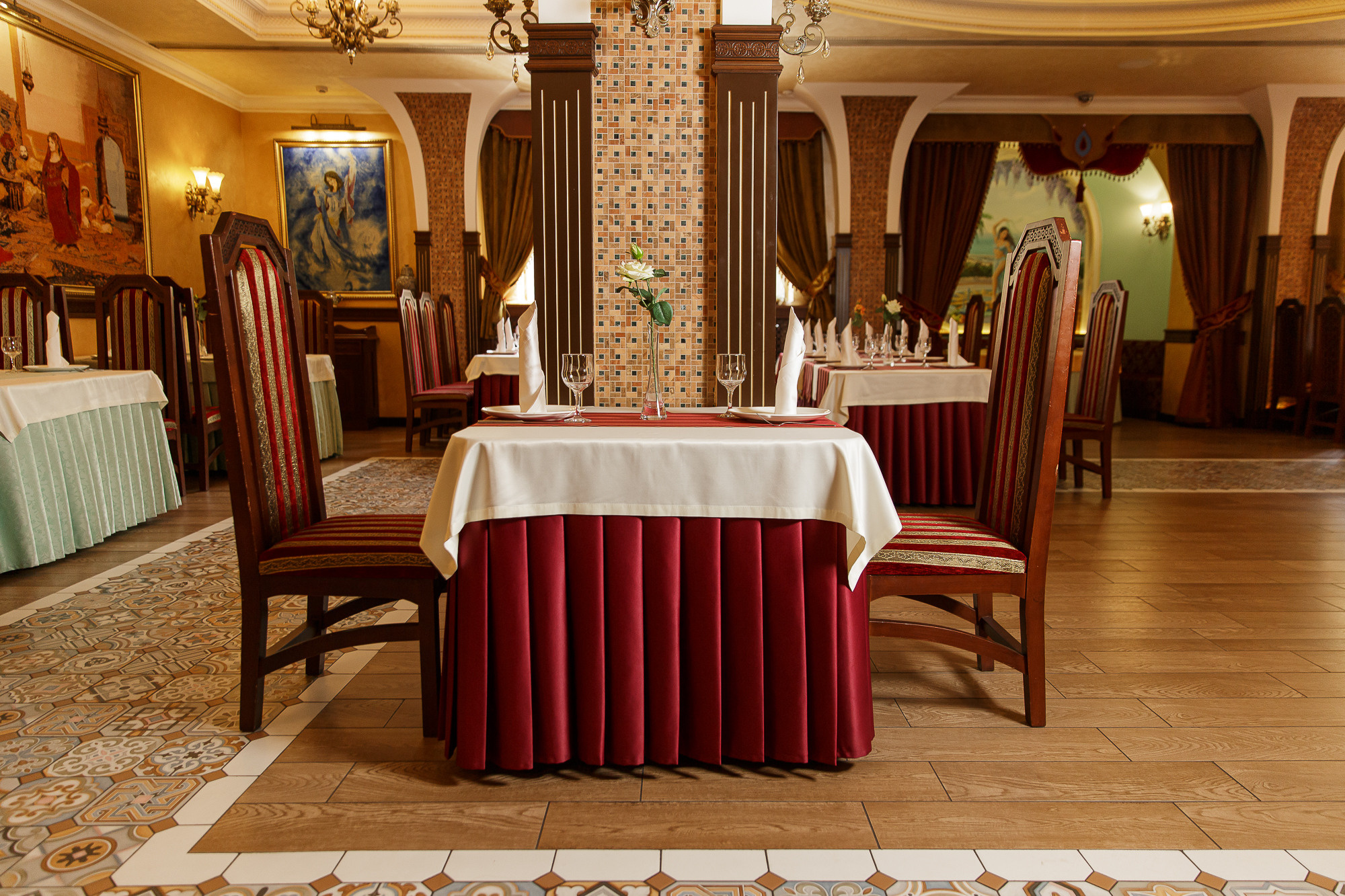 Renatphoto-Ночная фотосъёмка кафе, ресторана или отеля в Анапе. Профессиональная фотосъёмка интерьеров, предметная фотосессия еды для меню г. Анапа