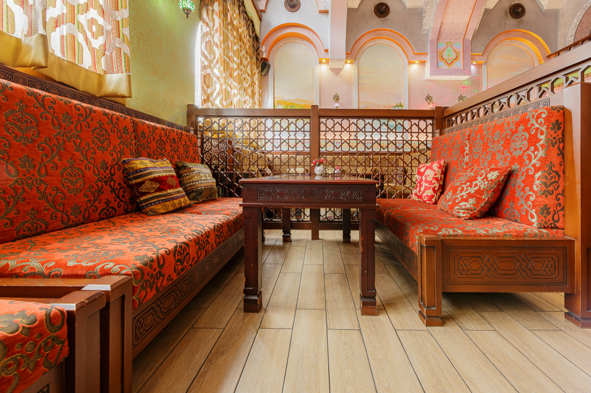 Renatphoto-Ночная фотосъёмка кафе, ресторана или отеля в Анапе. Профессиональная фотосъёмка интерьеров, предметная фотосессия еды для меню г. Анапа