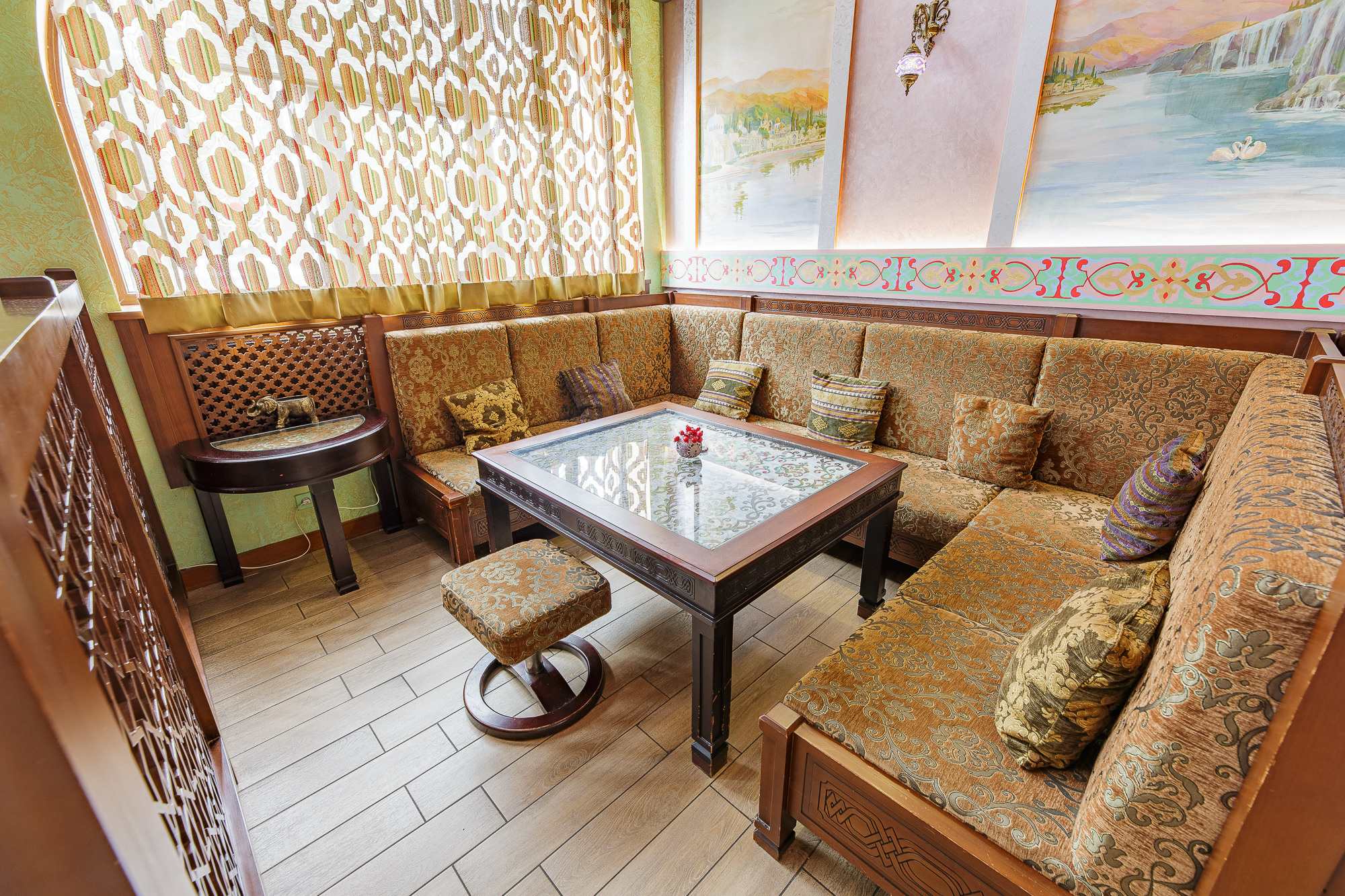 Renatphoto-Ночная фотосъёмка кафе, ресторана или отеля в Анапе. Профессиональная фотосъёмка интерьеров, предметная фотосессия еды для меню г. Анапа