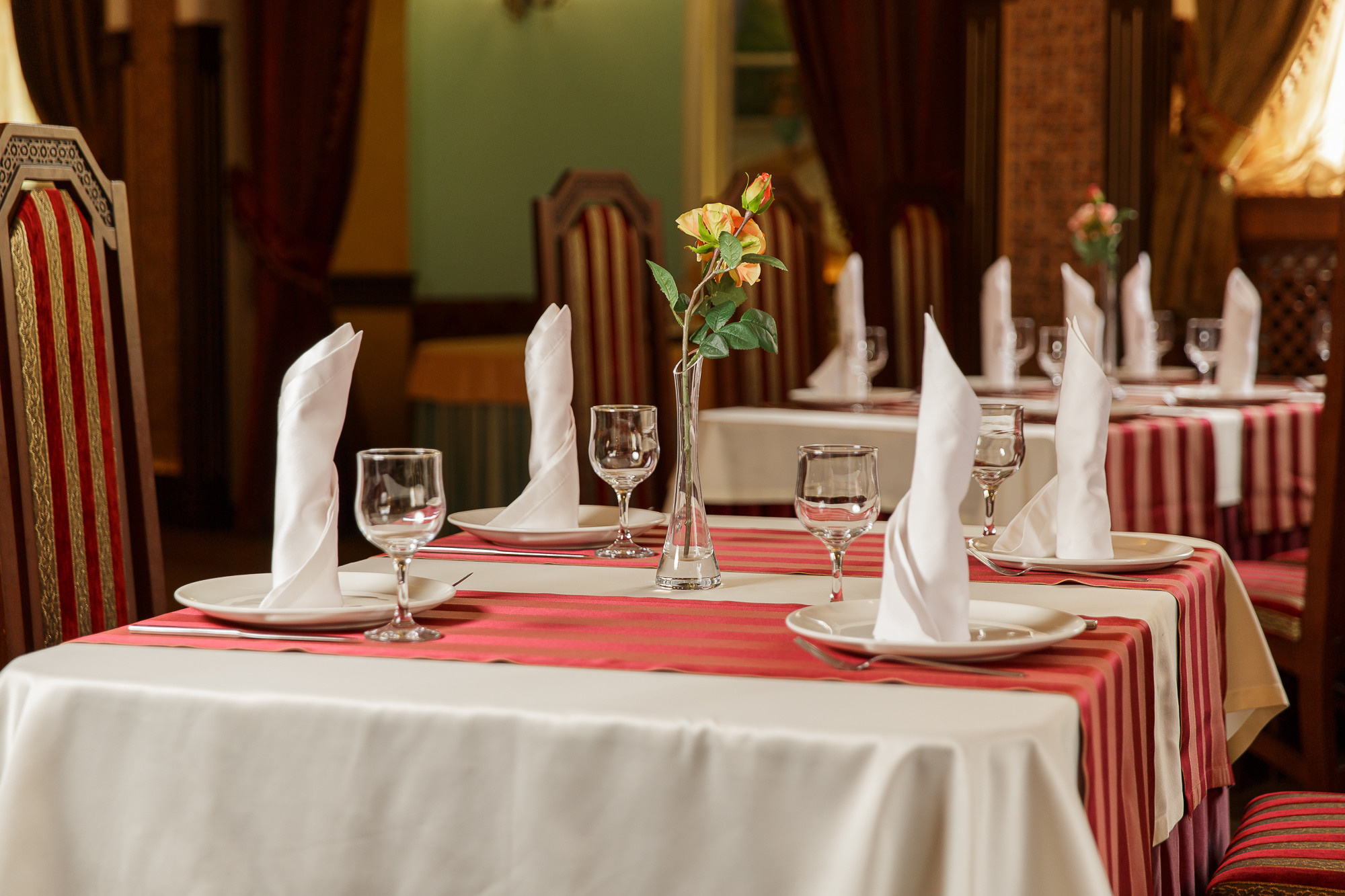 Renatphoto-Ночная фотосъёмка кафе, ресторана или отеля в Анапе. Профессиональная фотосъёмка интерьеров, предметная фотосессия еды для меню г. Анапа