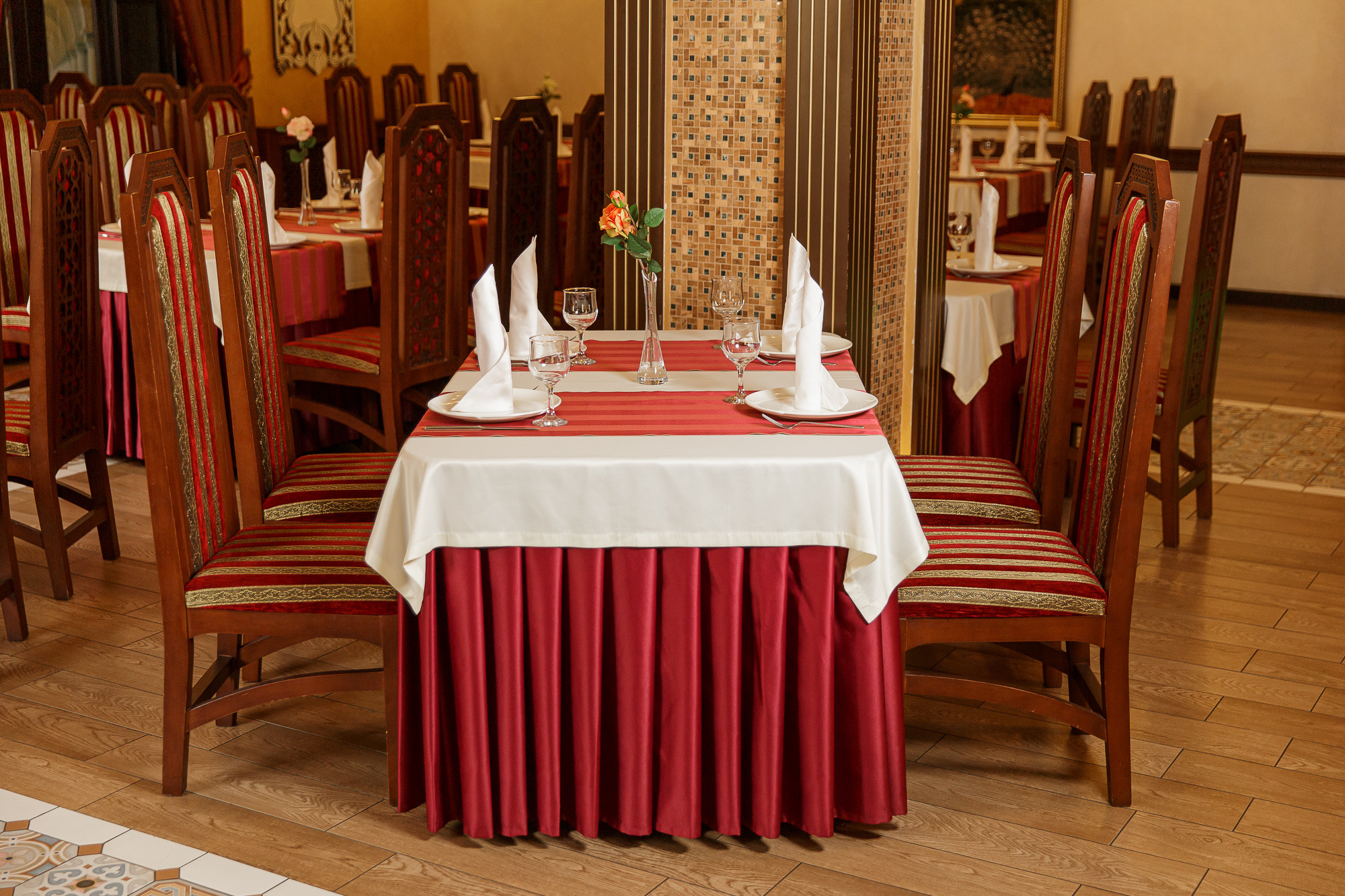 Renatphoto-Ночная фотосъёмка кафе, ресторана или отеля в Анапе. Профессиональная фотосъёмка интерьеров, предметная фотосессия еды для меню г. Анапа