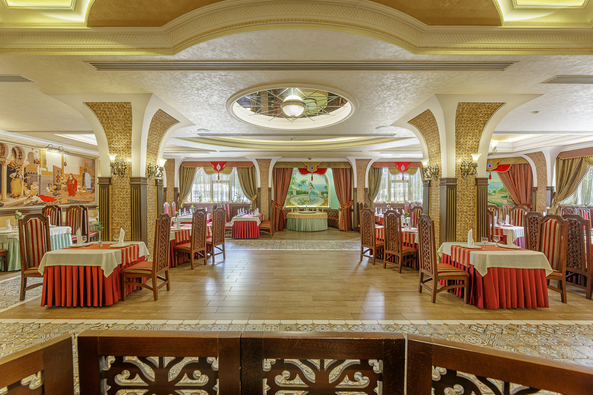 Renatphoto-Ночная фотосъёмка кафе, ресторана или отеля в Анапе. Профессиональная фотосъёмка интерьеров, предметная фотосессия еды для меню г. Анапа