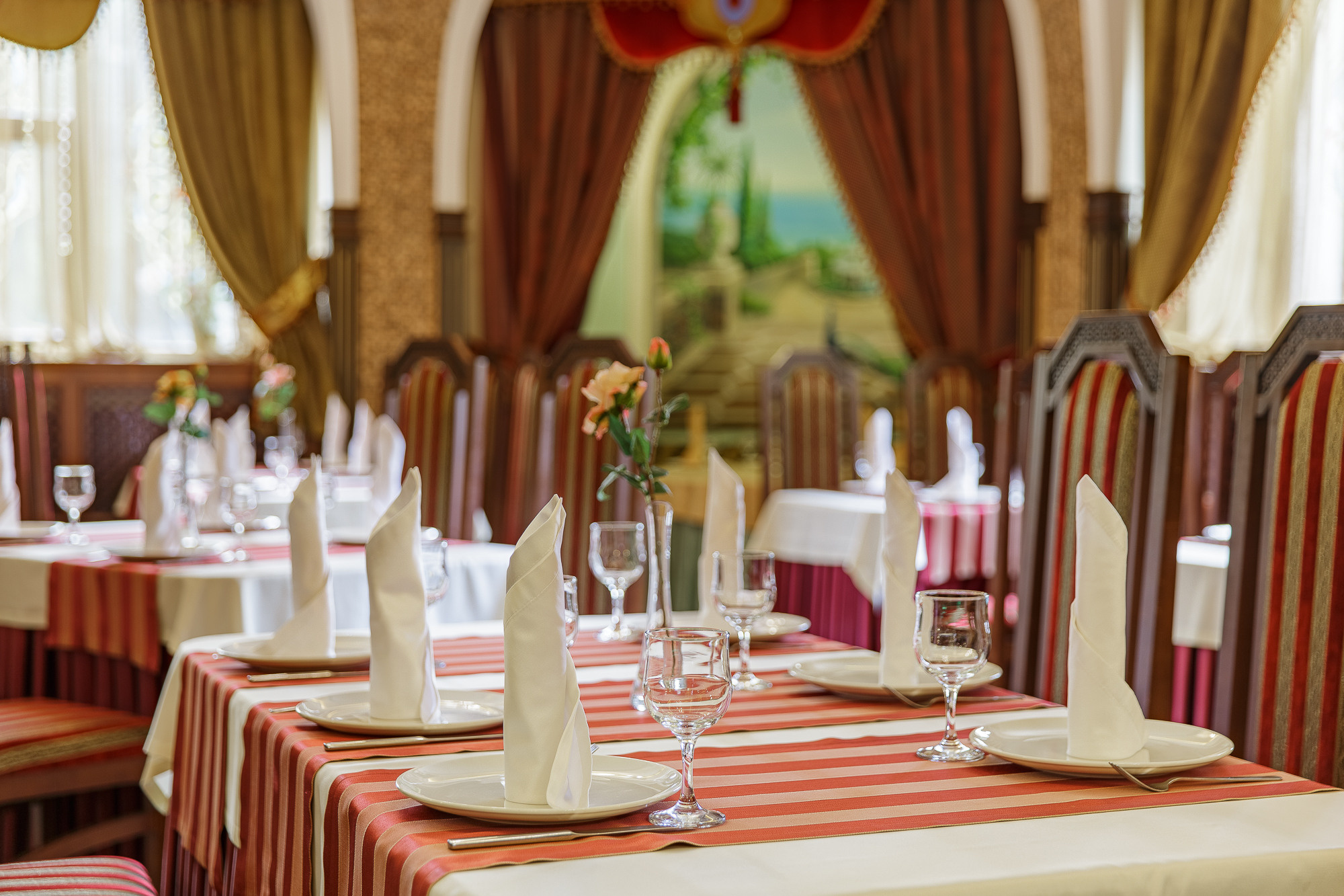 Renatphoto-Ночная фотосъёмка кафе, ресторана или отеля в Анапе. Профессиональная фотосъёмка интерьеров, предметная фотосессия еды для меню г. Анапа