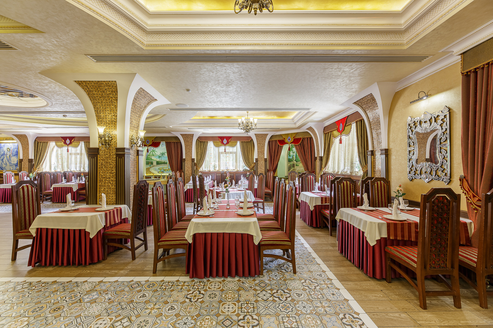 Renatphoto-Ночная фотосъёмка кафе, ресторана или отеля в Анапе. Профессиональная фотосъёмка интерьеров, предметная фотосессия еды для меню г. Анапа