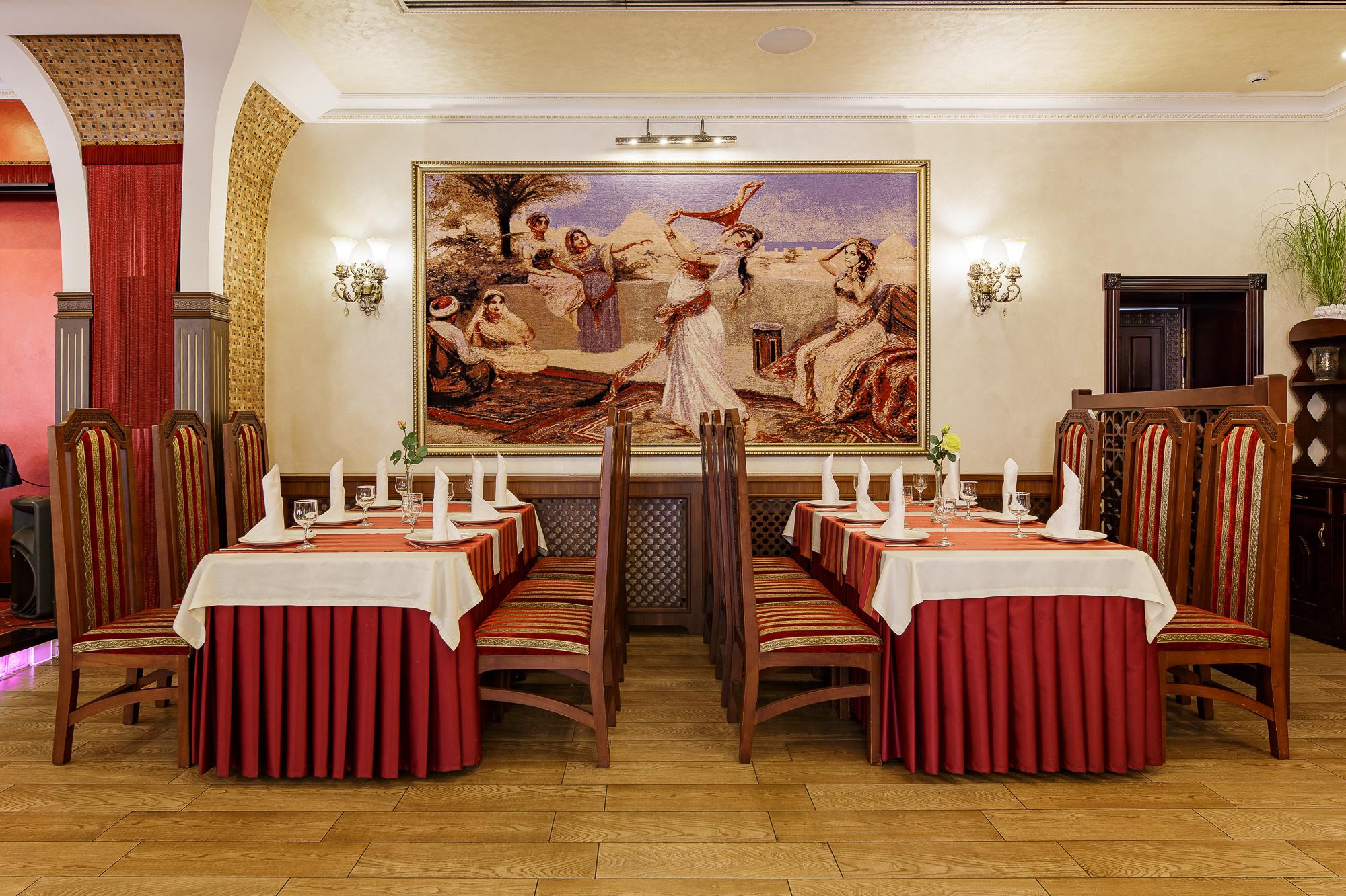 Renatphoto-Ночная фотосъёмка кафе, ресторана или отеля в Анапе. Профессиональная фотосъёмка интерьеров, предметная фотосессия еды для меню г. Анапа