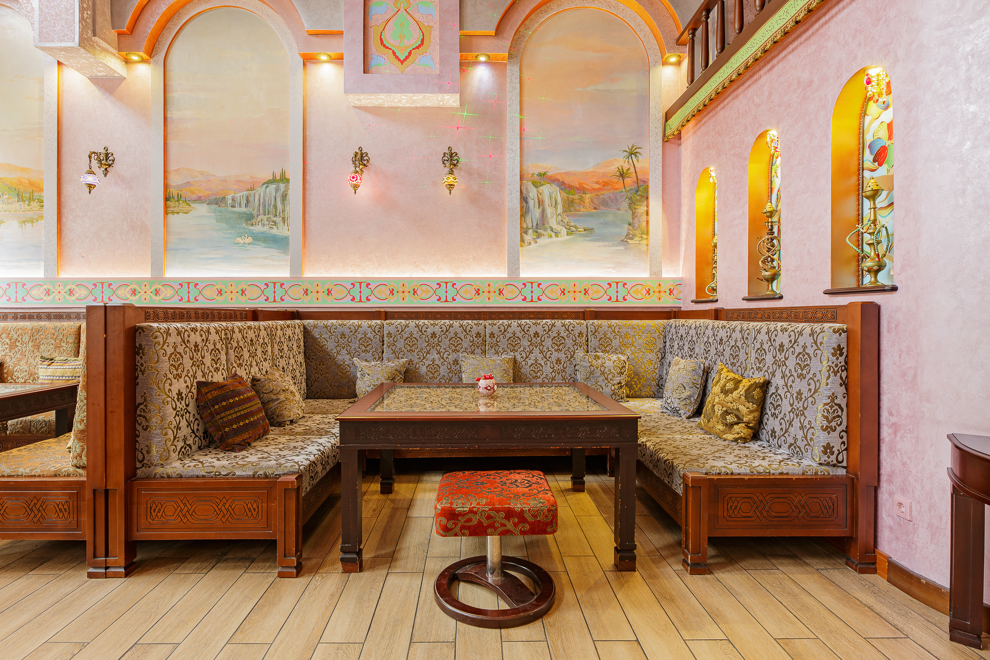 Renatphoto-Ночная фотосъёмка кафе, ресторана или отеля в Анапе. Профессиональная фотосъёмка интерьеров, предметная фотосессия еды для меню г. Анапа