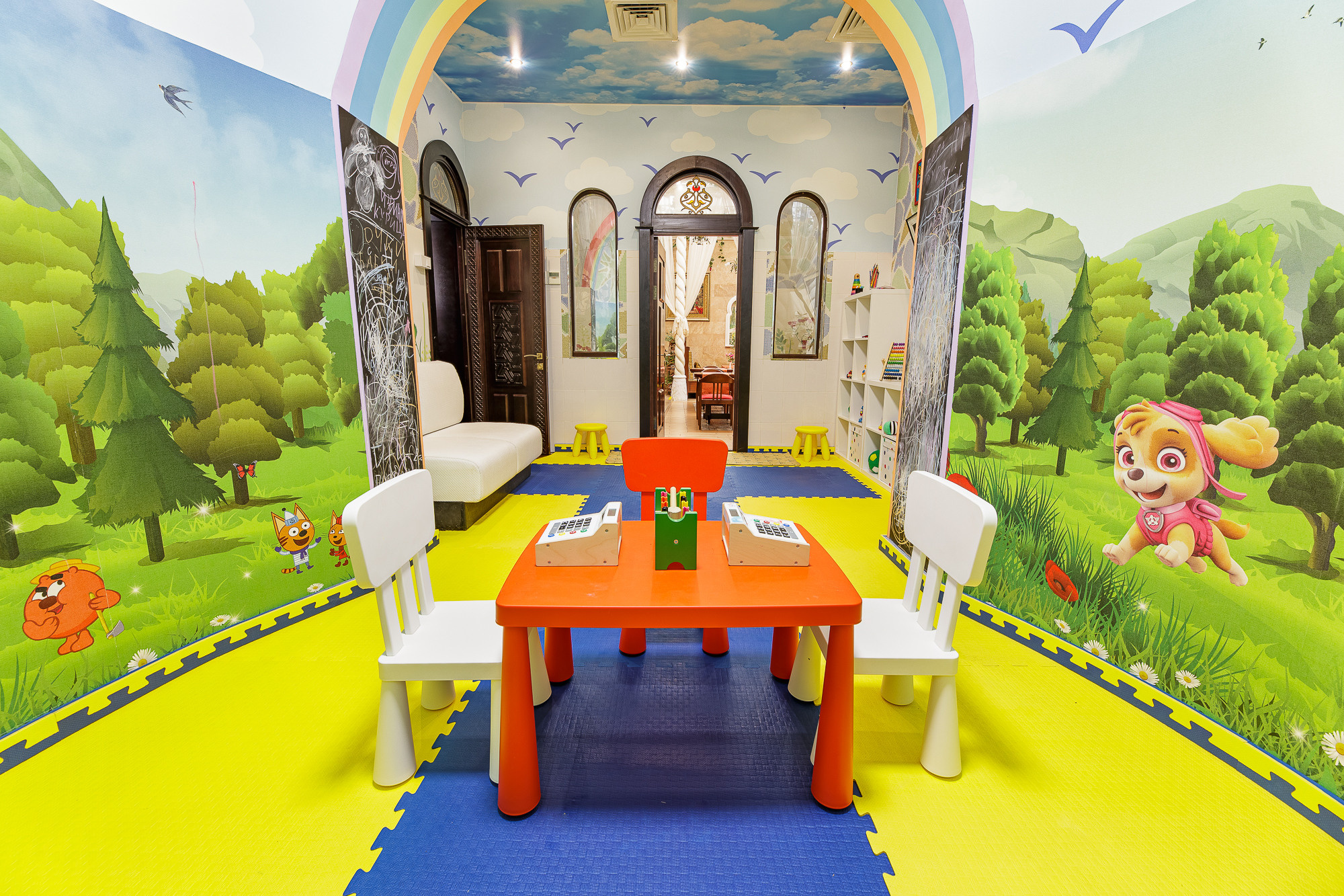 Renatphoto-Ночная фотосъёмка кафе, ресторана или отеля в Анапе. Профессиональная фотосъёмка интерьеров, предметная фотосессия еды для меню г. Анапа