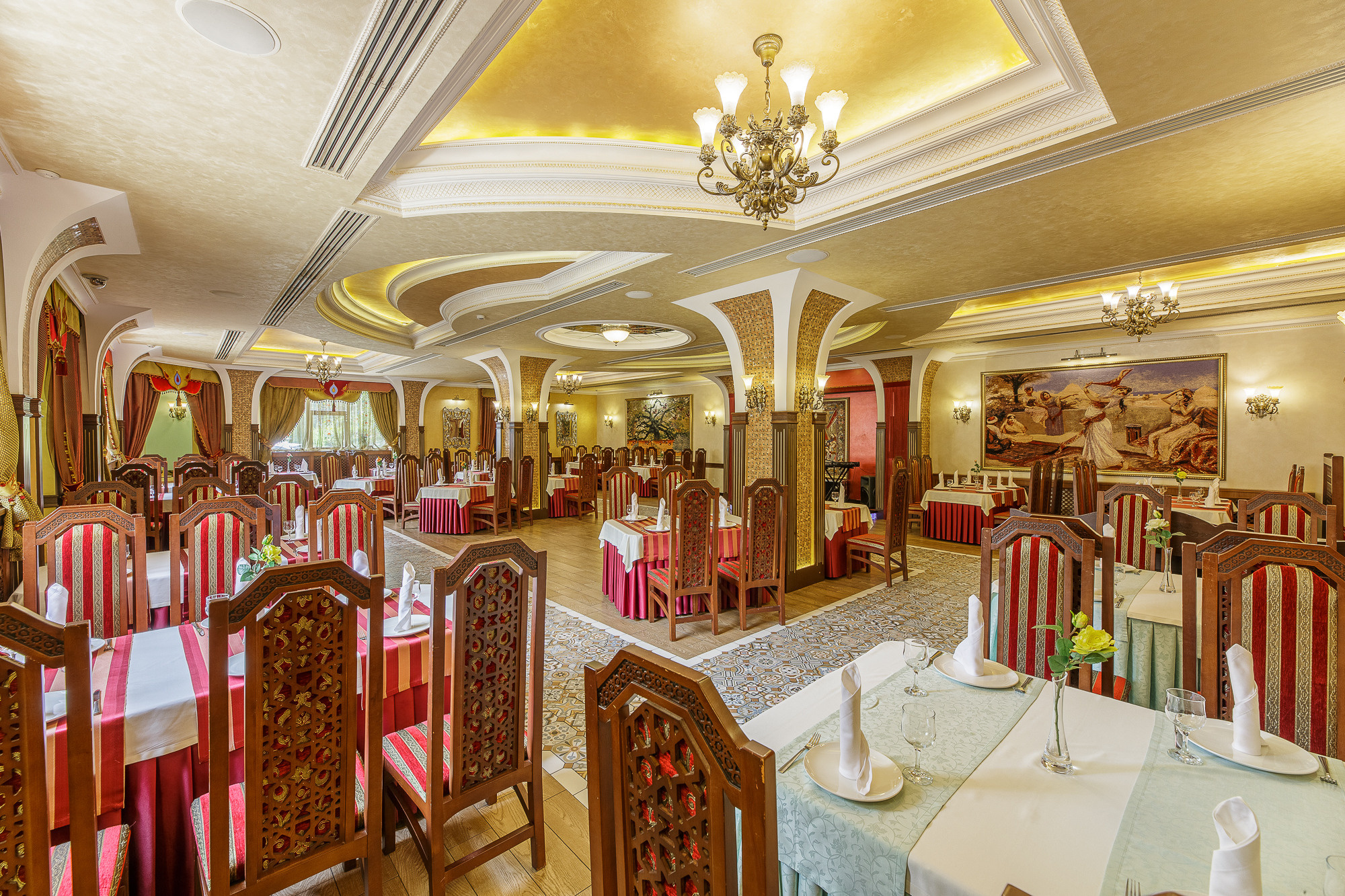 Renatphoto-Ночная фотосъёмка кафе, ресторана или отеля в Анапе. Профессиональная фотосъёмка интерьеров, предметная фотосессия еды для меню г. Анапа