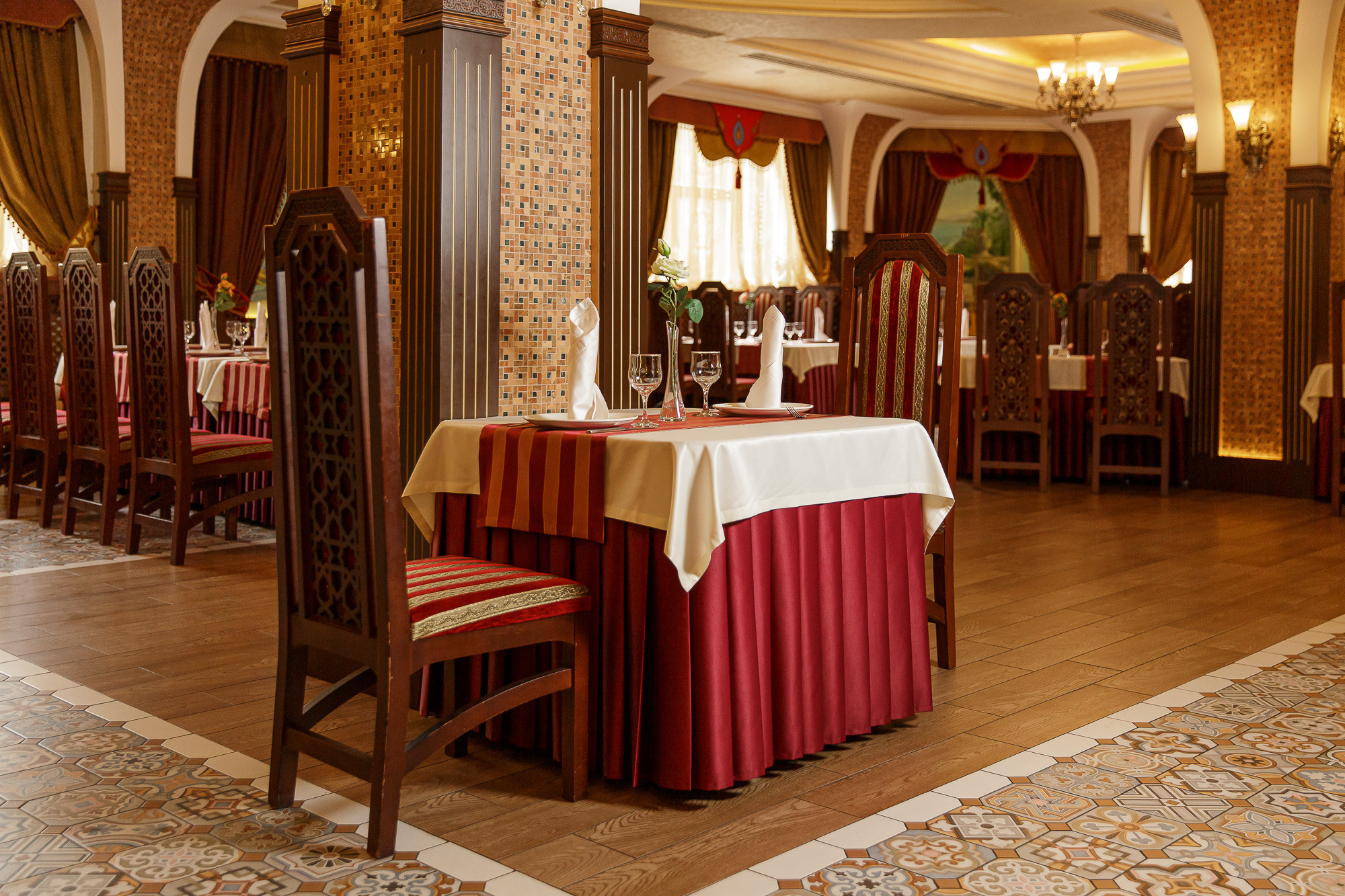 Renatphoto-Ночная фотосъёмка кафе, ресторана или отеля в Анапе. Профессиональная фотосъёмка интерьеров, предметная фотосессия еды для меню г. Анапа