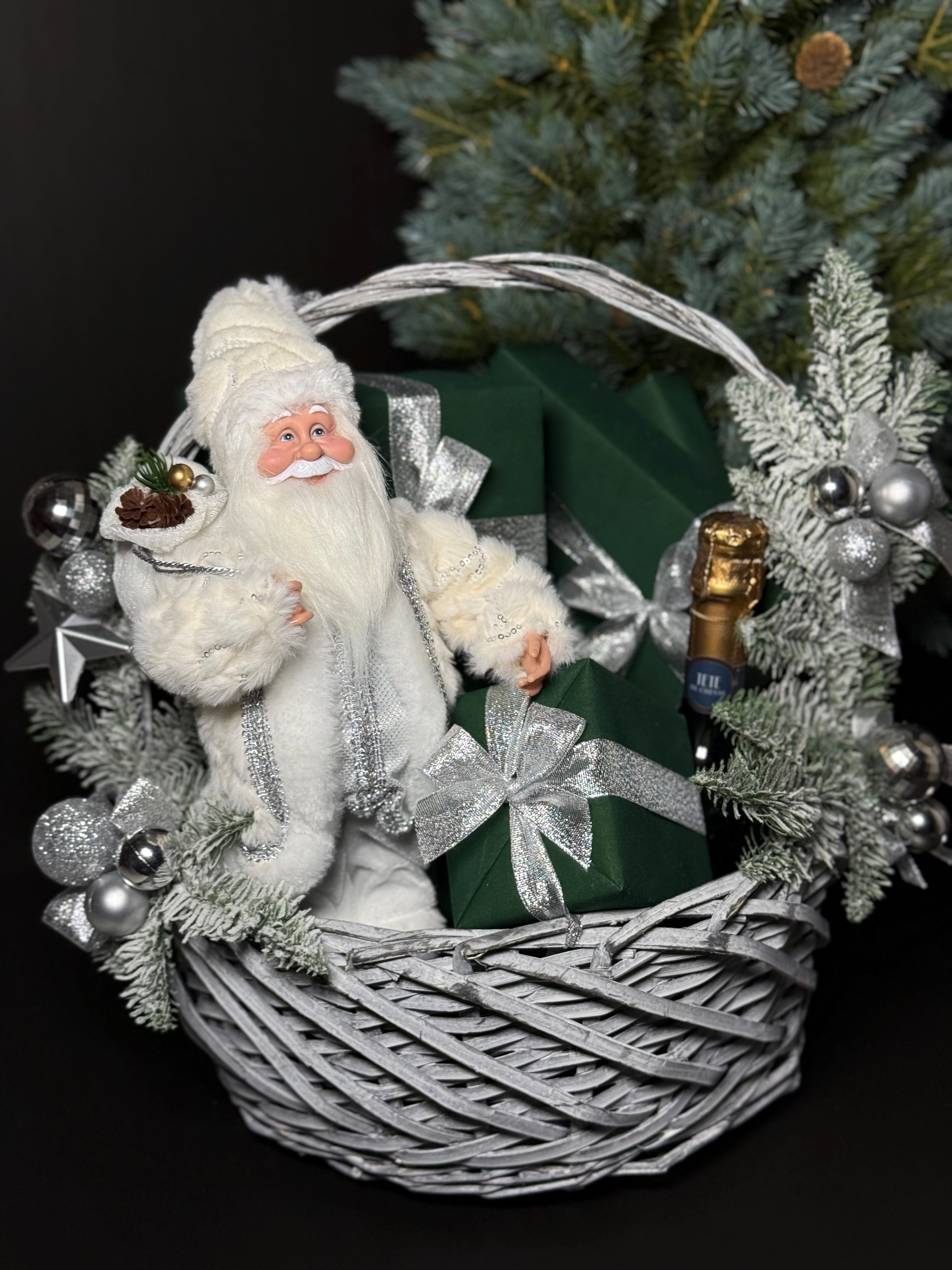 Новогодняя корзина. Студия подарочных наборов «Владия»