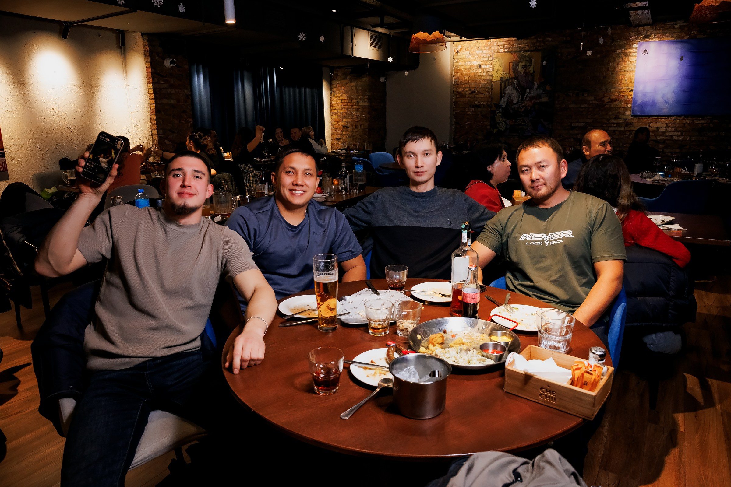 Chechil Pub на Жарокова-Chechil Жарокова. Репортажный фотограф в Алматы Каюпов Сержан