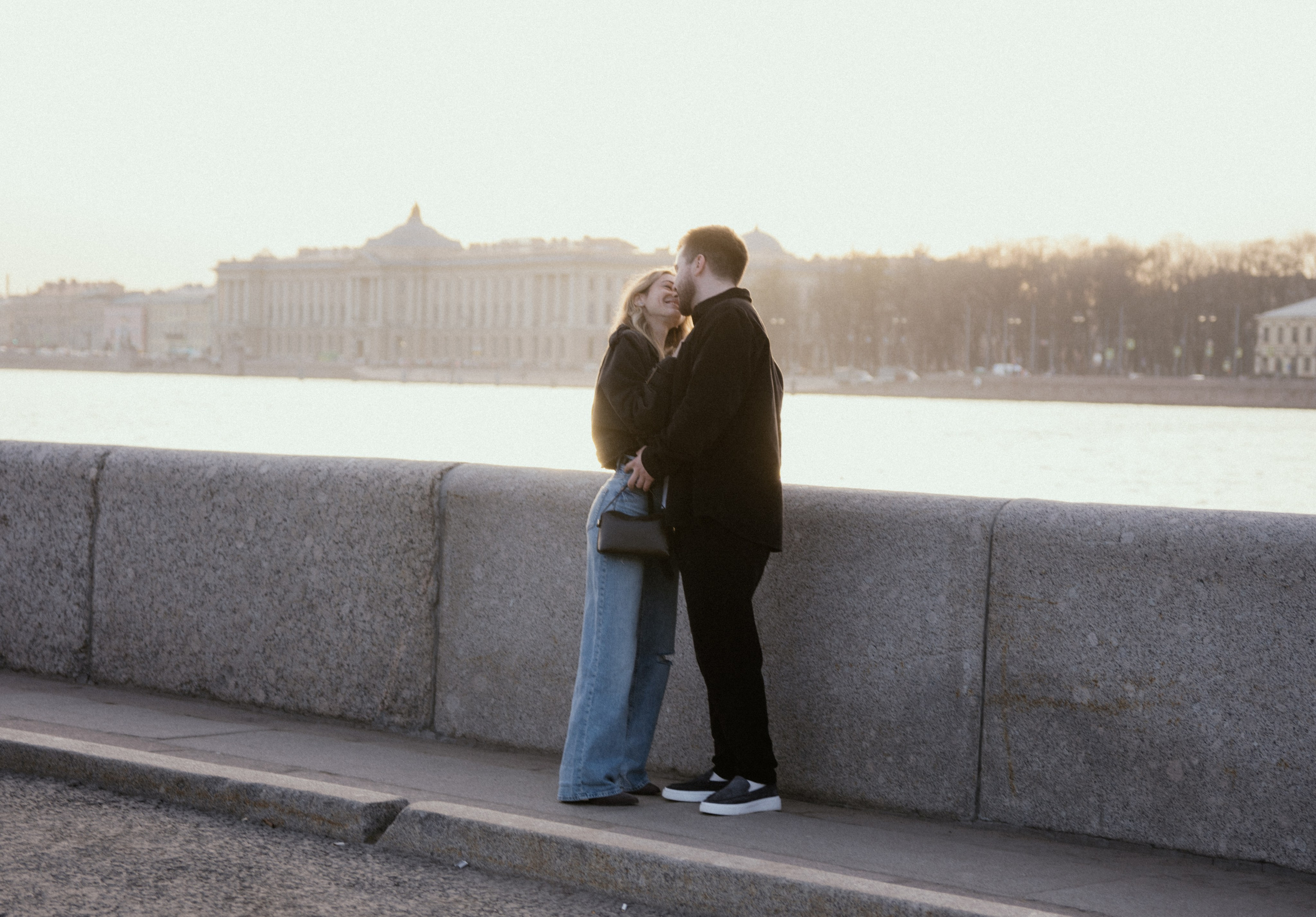 Фотосессия love-story в Санкт-Петербурге. Прогулочная фотосессия для пары.