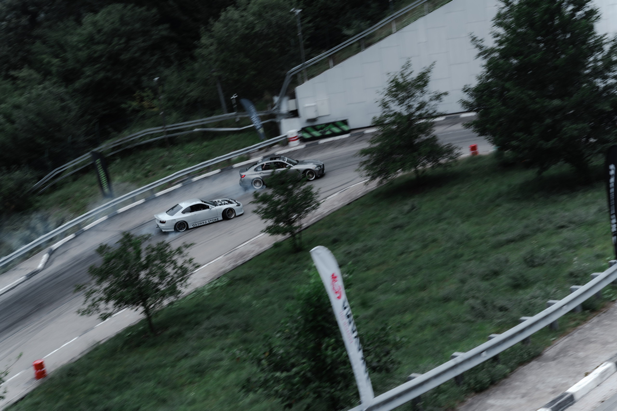 //GROUNDED2025. Автомобильный фотограф