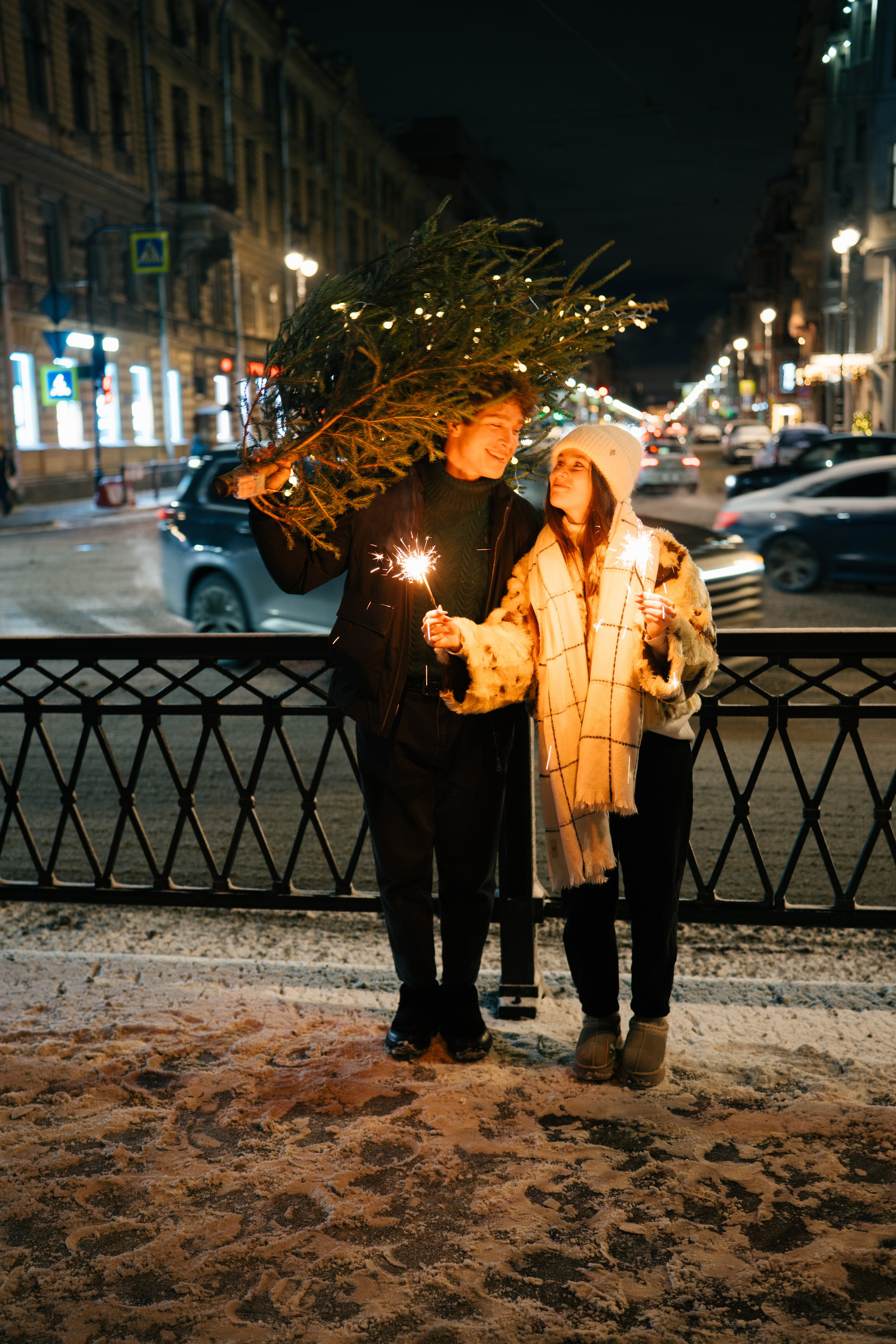 НОВОГОДНЯЯ ПРОГУЛКА ПАРЫ ПО ЧЕРНЫШЕВСКОЙ ПЕРЕД НОВЫМ ГОДОМ. Профессиональный фотограф, Санкт-Петербург — Виктория Богомолова