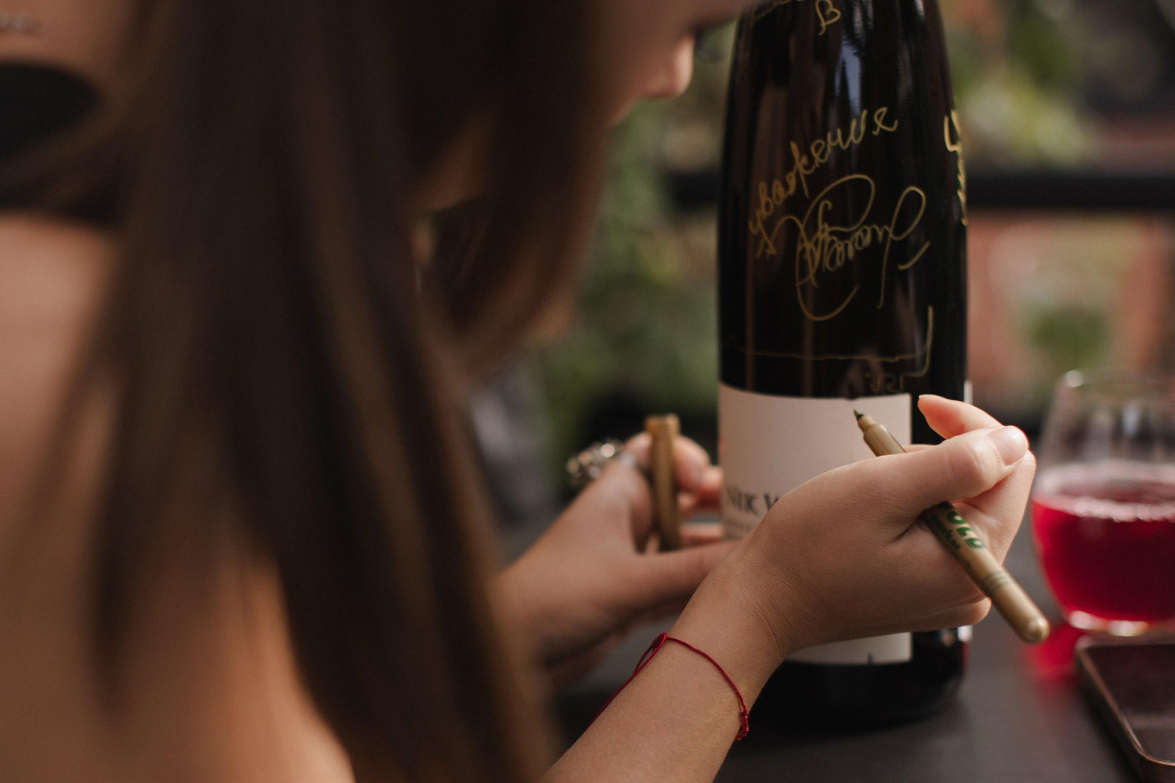 Собираемся на свадьбу вместе с фотосессией для двоих на утренние сборы. Свадебный, репортажный и портретный фотограф Сочи, Краснодар. Александра Зайцева