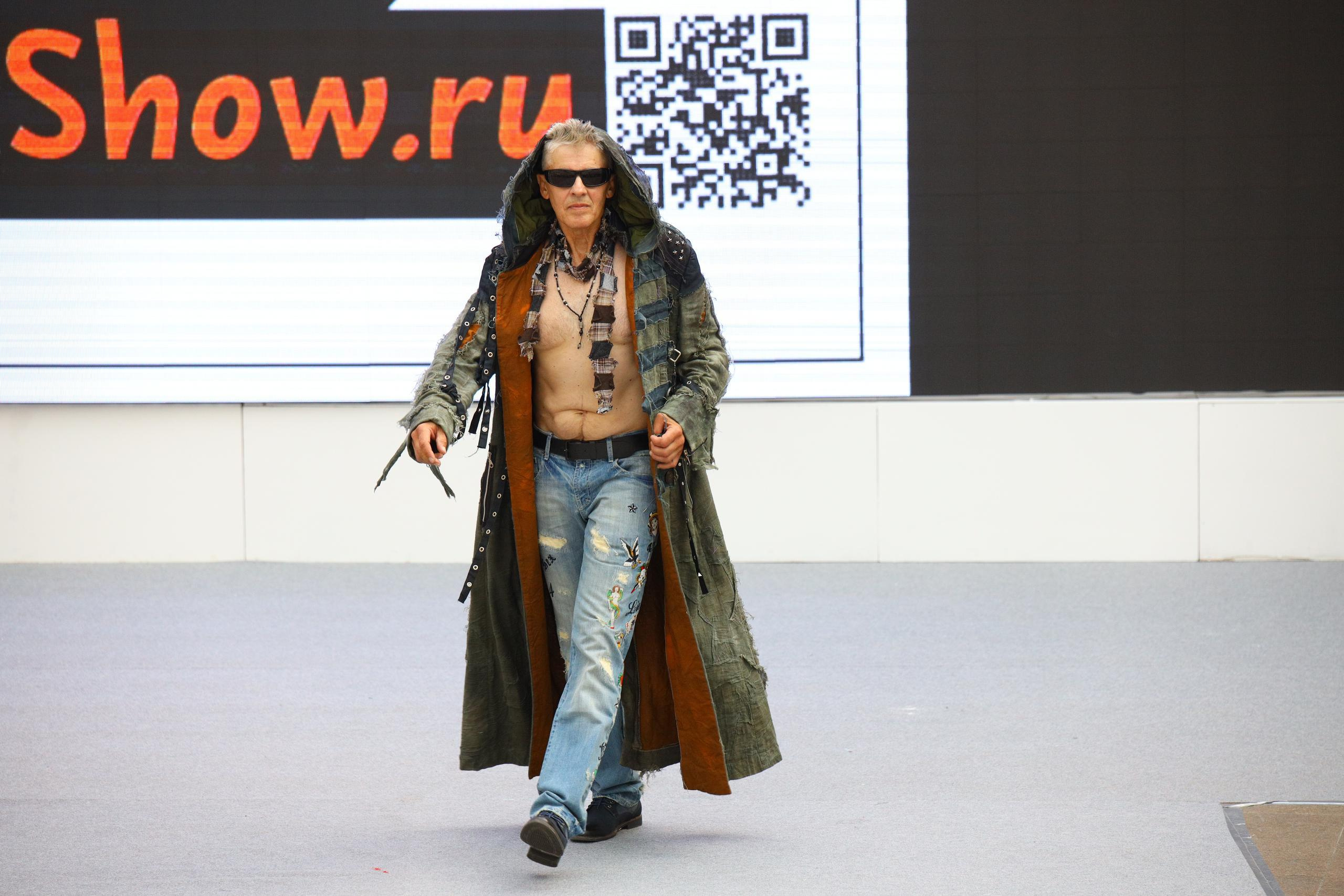 Показ одежды на выставке-ярмарке «ШЕДЕВРЫ ЛОСКУТНОГО ШИТЬЯ» г. Москва. Фотограф в Туле Крупский АнДРей. Фотостудия «КАДР71» в Туле