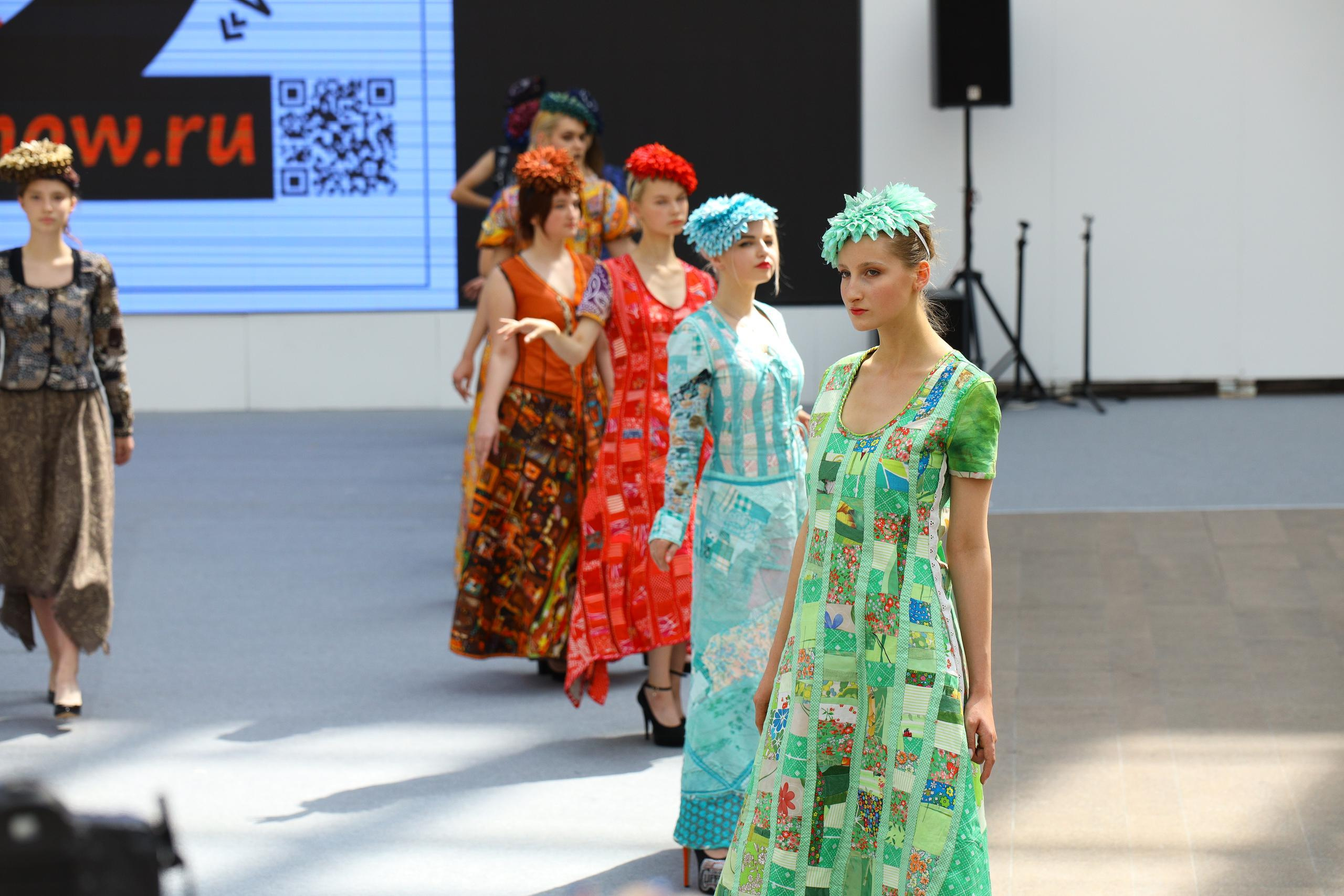 Показ одежды на выставке-ярмарке «ШЕДЕВРЫ ЛОСКУТНОГО ШИТЬЯ» г. Москва. Фотограф в Туле Крупский АнДРей. Фотостудия «КАДР71» в Туле