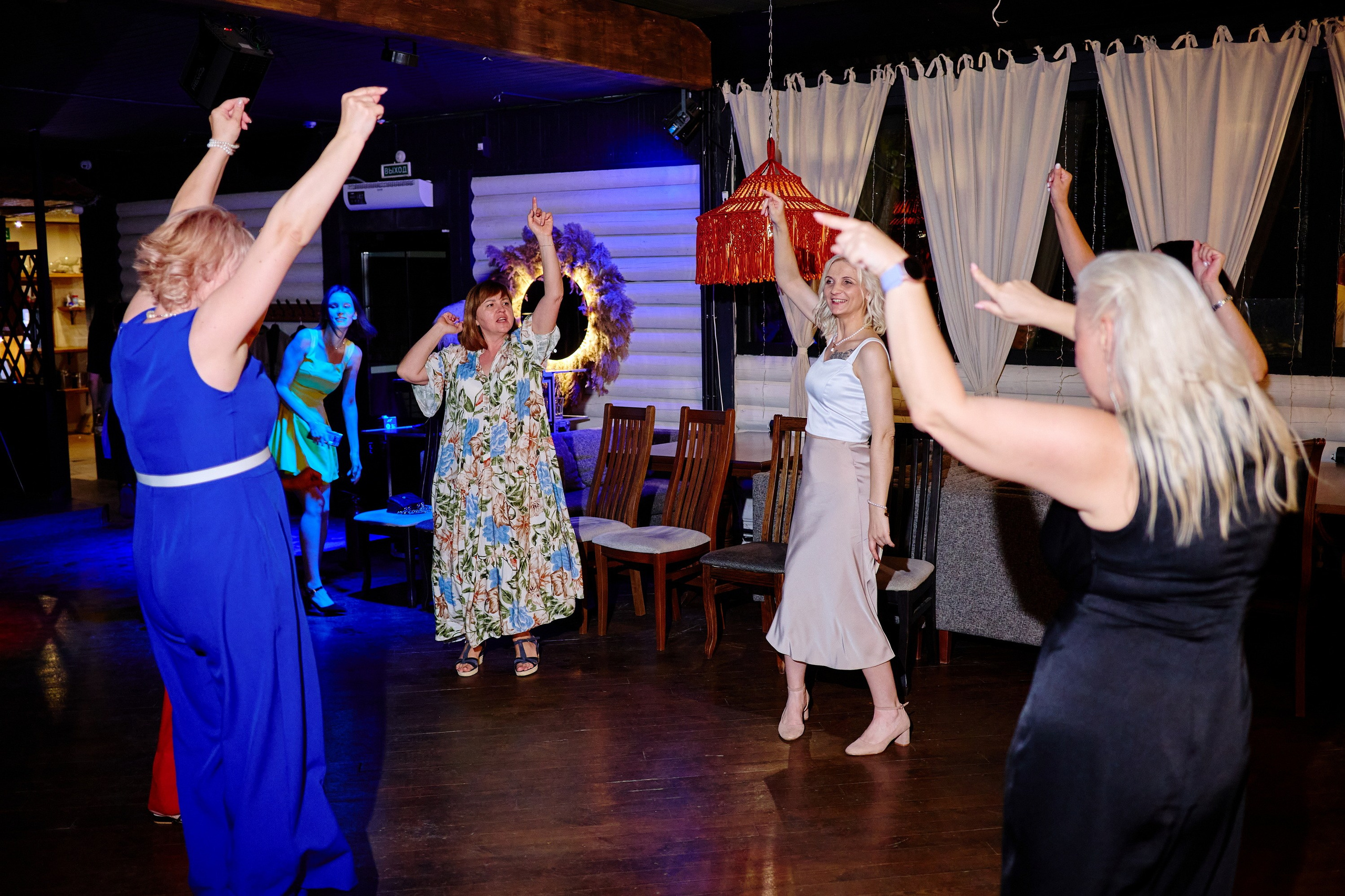 Выпускной 35 Сош. Фотограф Выпускные альбомы Таганрог Сергей Коробченко