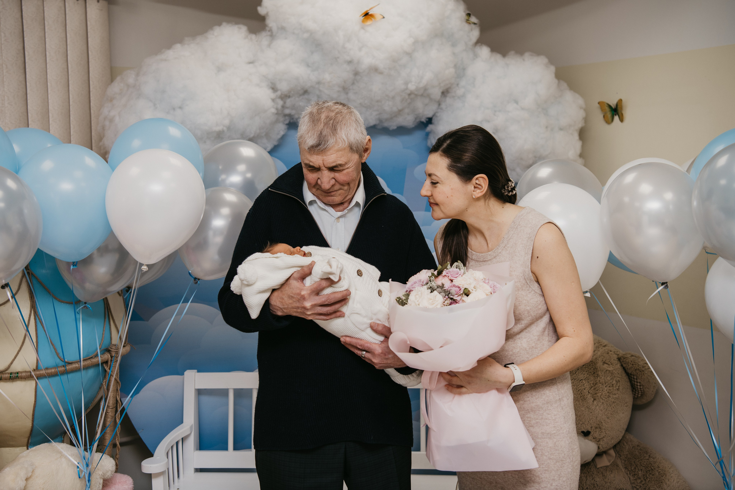 Выписка малыша. Мать и дитя на Севастопольском. Фотограф на выписку из роддома в Москве и МО