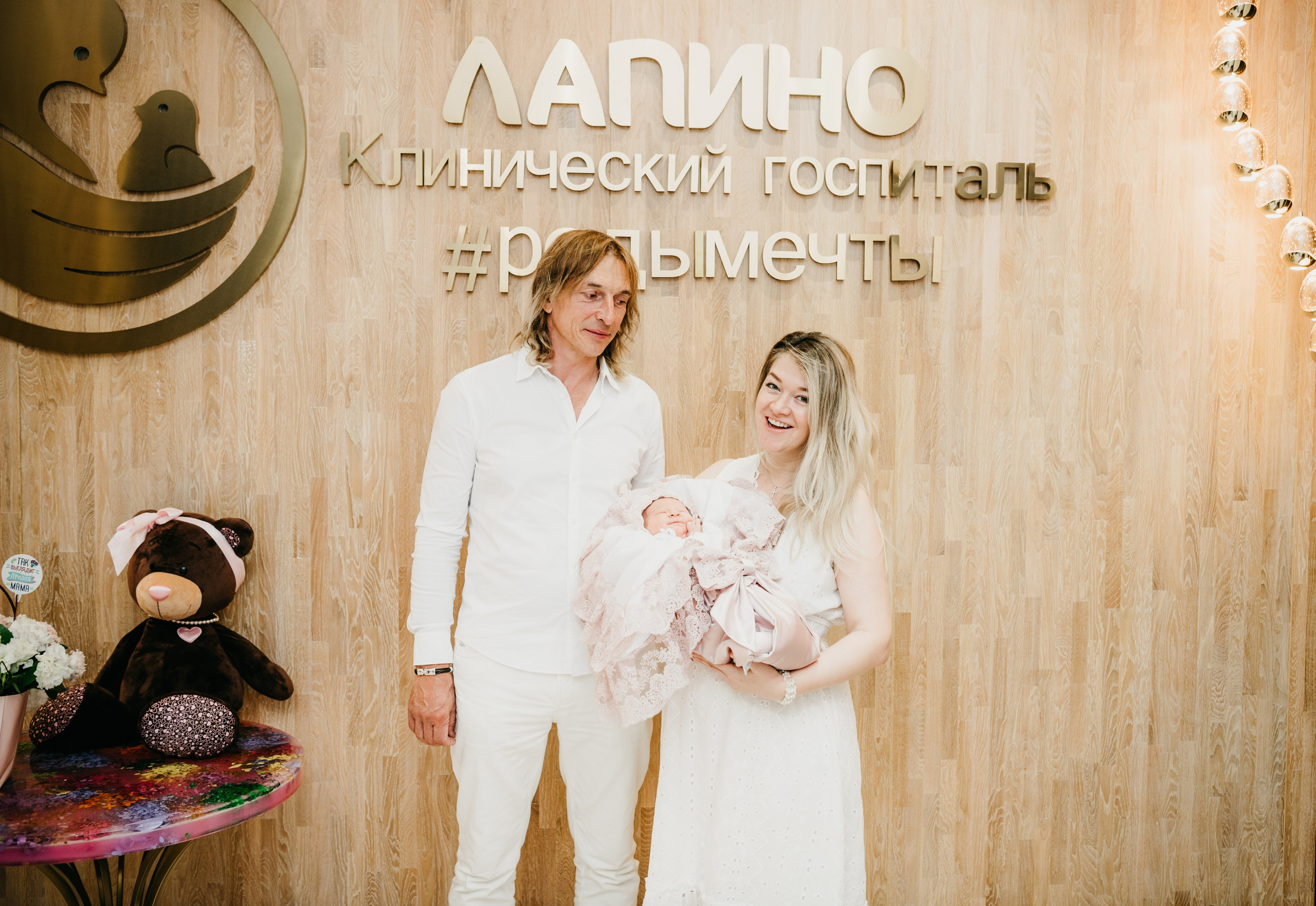 Выписка Полины в Лапино. Фотограф на выписку из роддома в Москве и МО