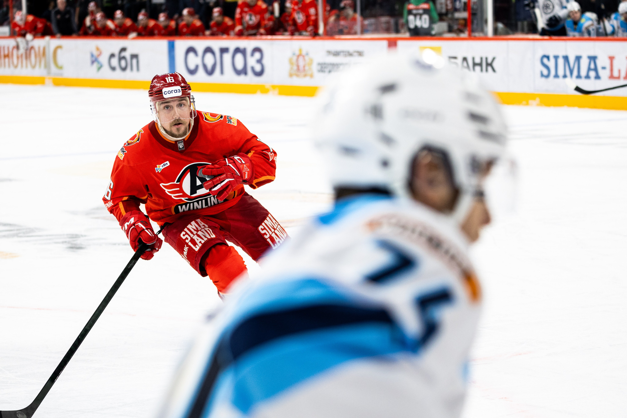 Хоккейный матч Автомобилист — Сибирь. Фотограф Родион Нарудинов