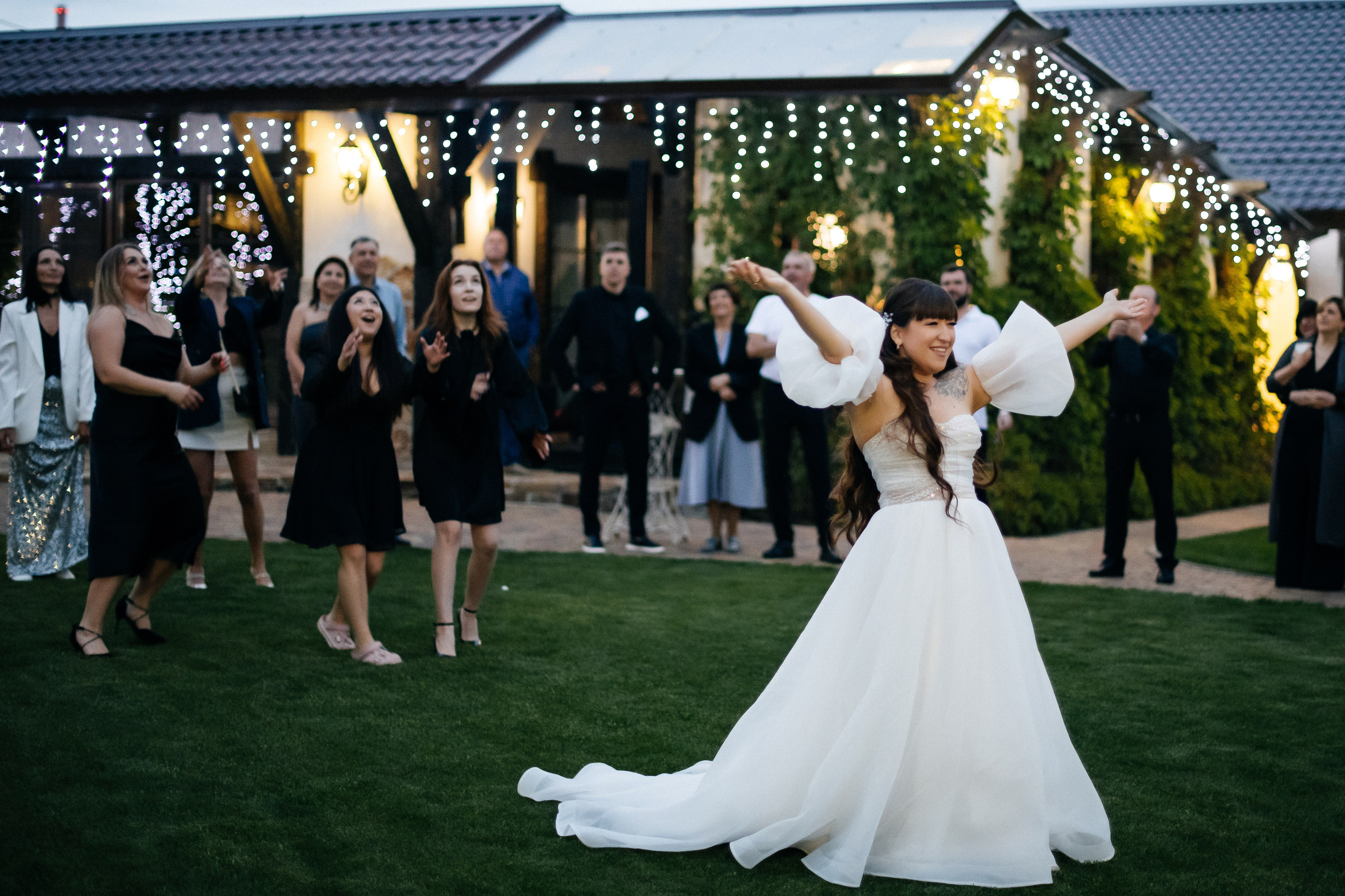 alt="Свадебная фотосессия в Барнауле. Свадебный фотограф Анна Глухова"